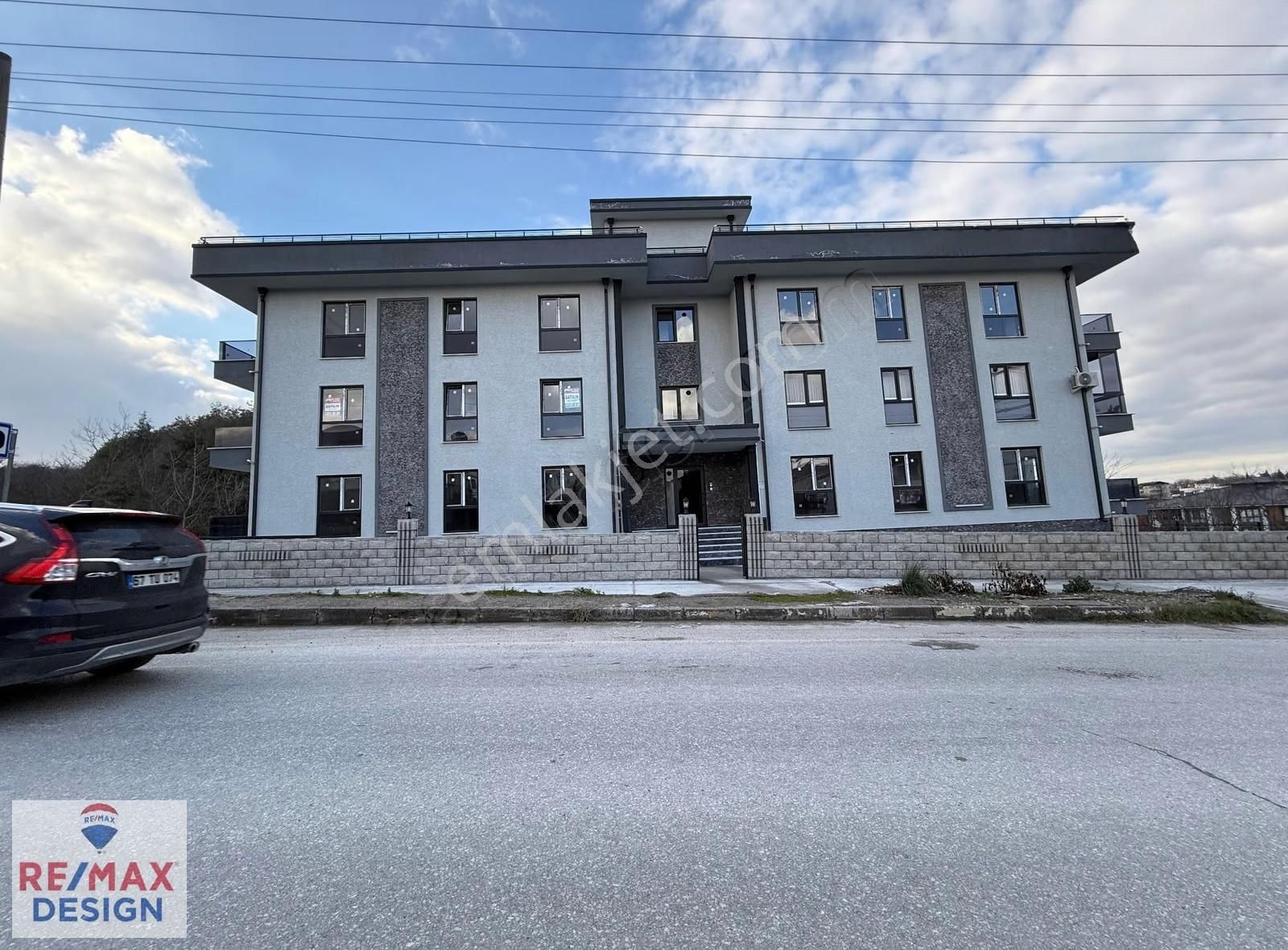 Arifiye Neviye Mahallesinde Sıfır Satılık Daire Remax Design