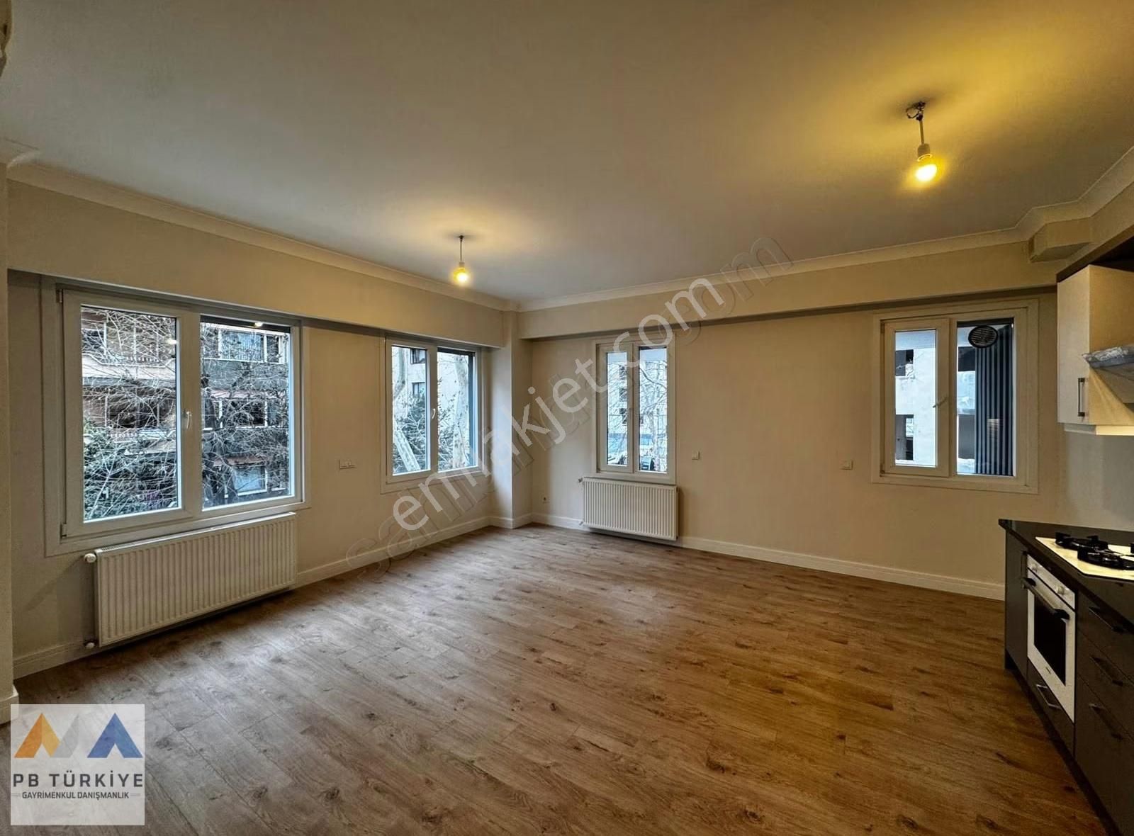 Suadiye'nin En Güzel Yerinde Feride Geçidine Komşu Yeni 2+1!!!