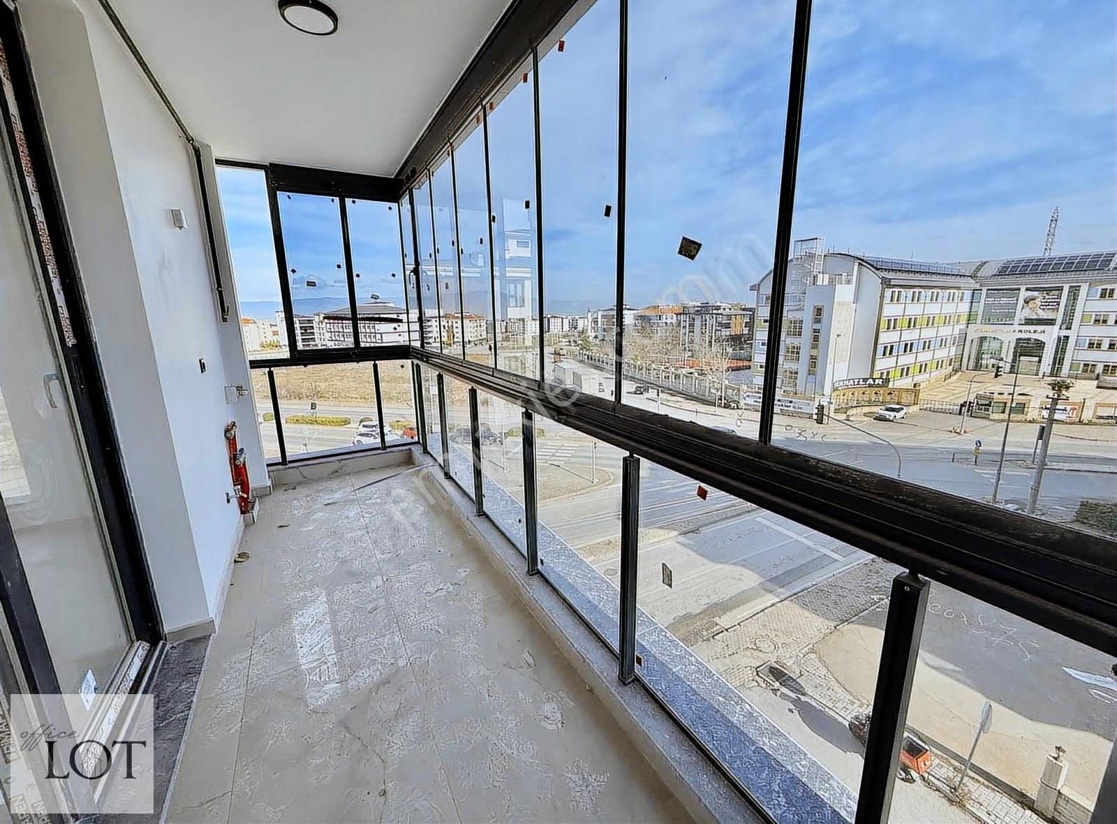 Ferhatlar Koleji Karşısı Cadde Üzeri 3+1 Arakat Daire - Görsel 8