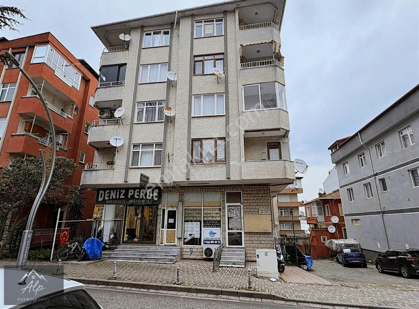 Deniz Manzaralı Merkezi Konumda Aydınlık Ve Ferah 3+1 Denize 50m