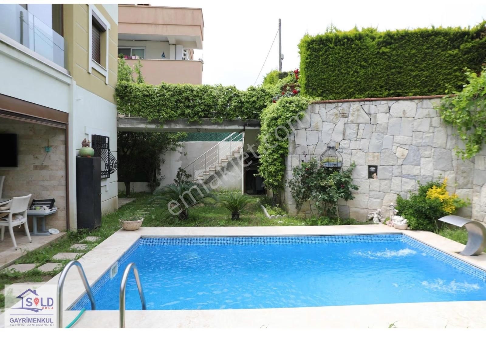 Urla Binkonutlar Mevkiinde Müstakil Havuzlu Satılık Villa - Görsel 10