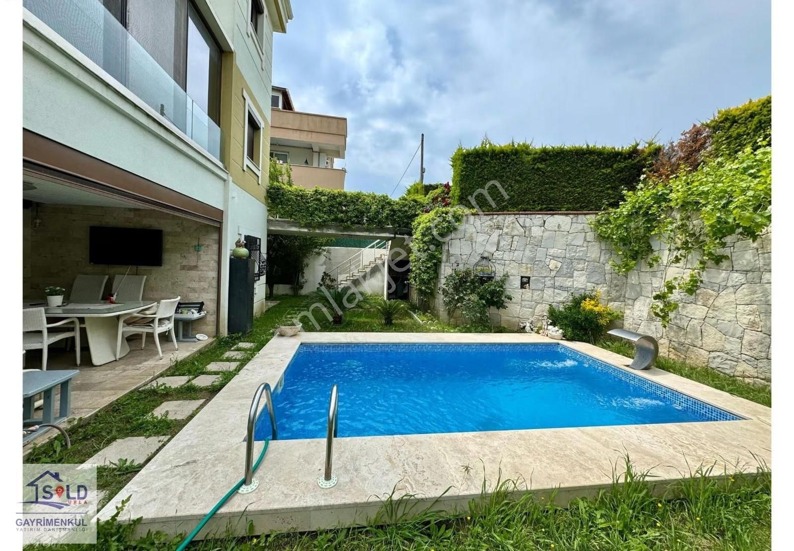 Urla Binkonutlar Mevkiinde Müstakil Havuzlu Satılık Villa - Görsel 25