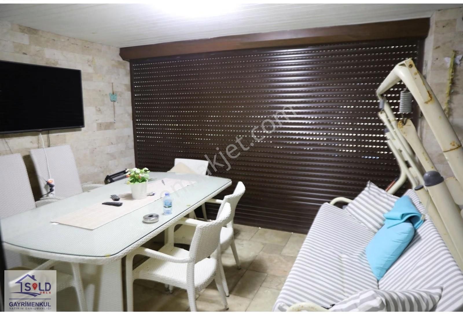 Urla Binkonutlar Mevkiinde Müstakil Havuzlu Satılık Villa - Görsel 4