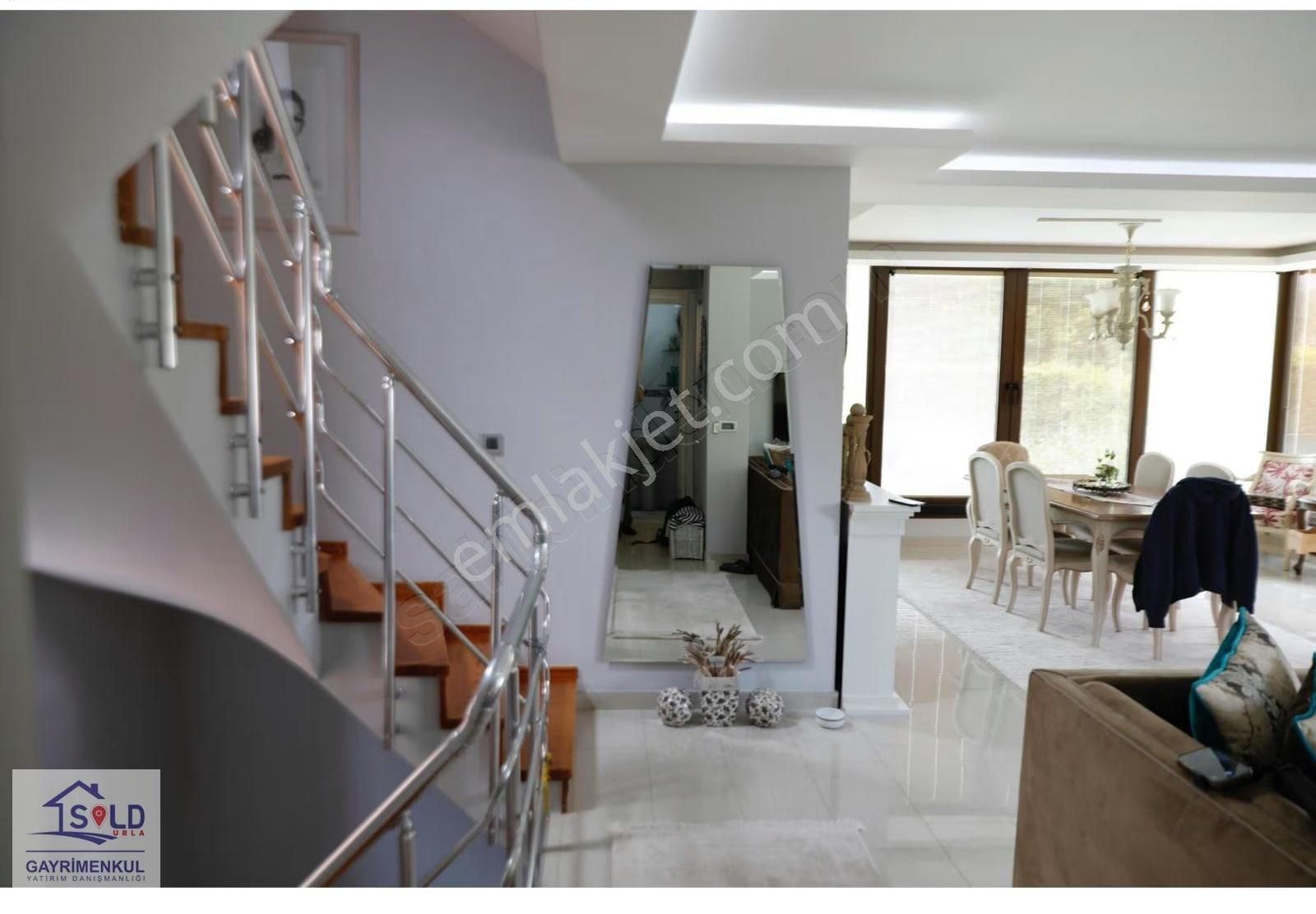 Urla Binkonutlar Mevkiinde Müstakil Havuzlu Satılık Villa - Görsel 21