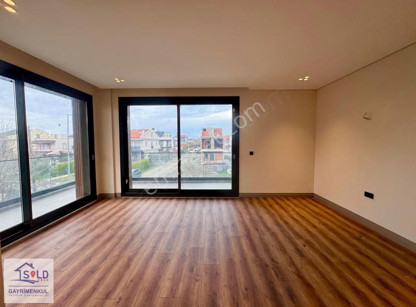 Urla Atatürk Mahallesinde Satılık Tam Müstakil Villa - Görsel 4