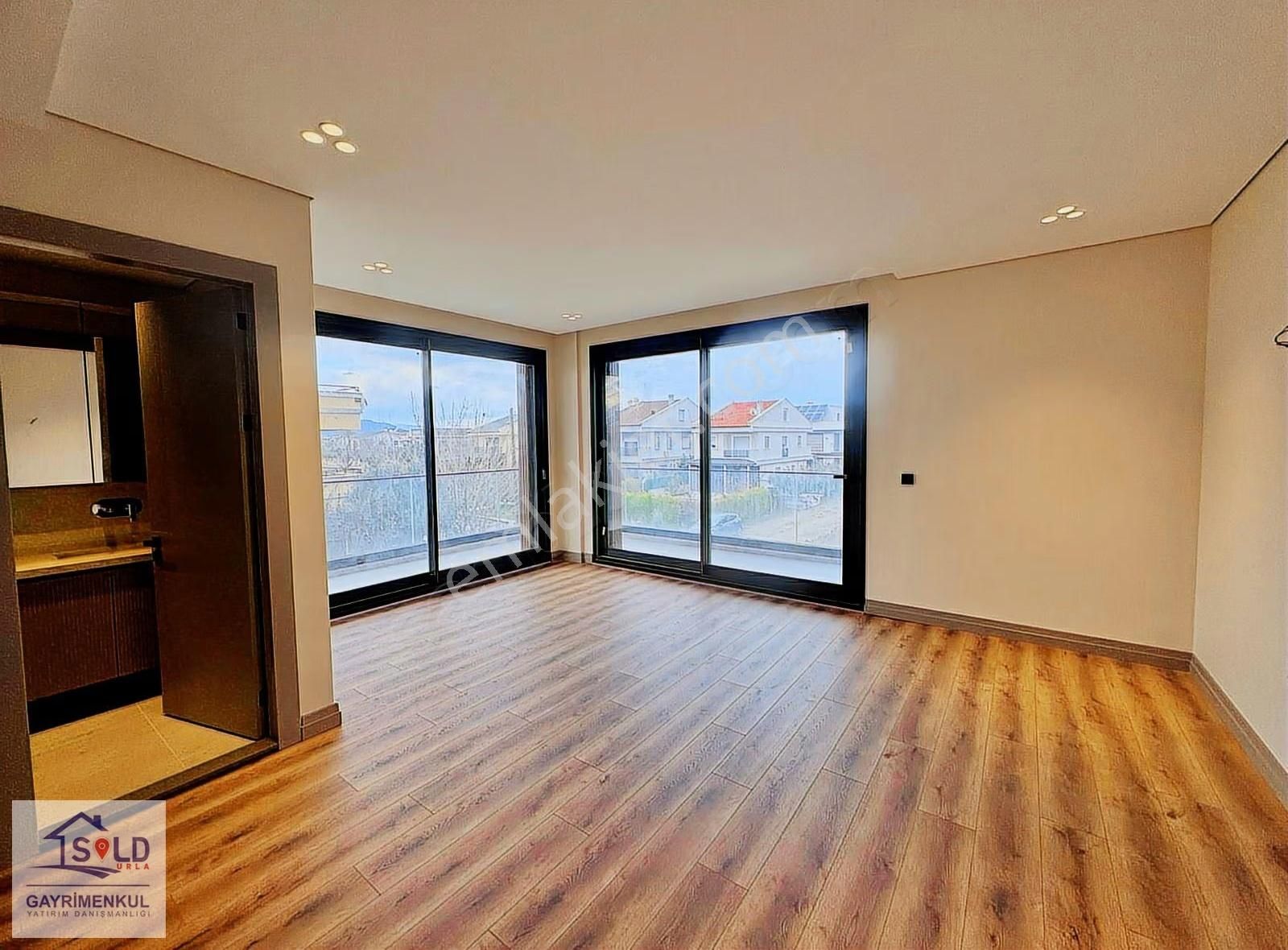 Urla Atatürk Mahallesinde Satılık Tam Müstakil Villa - Görsel 24