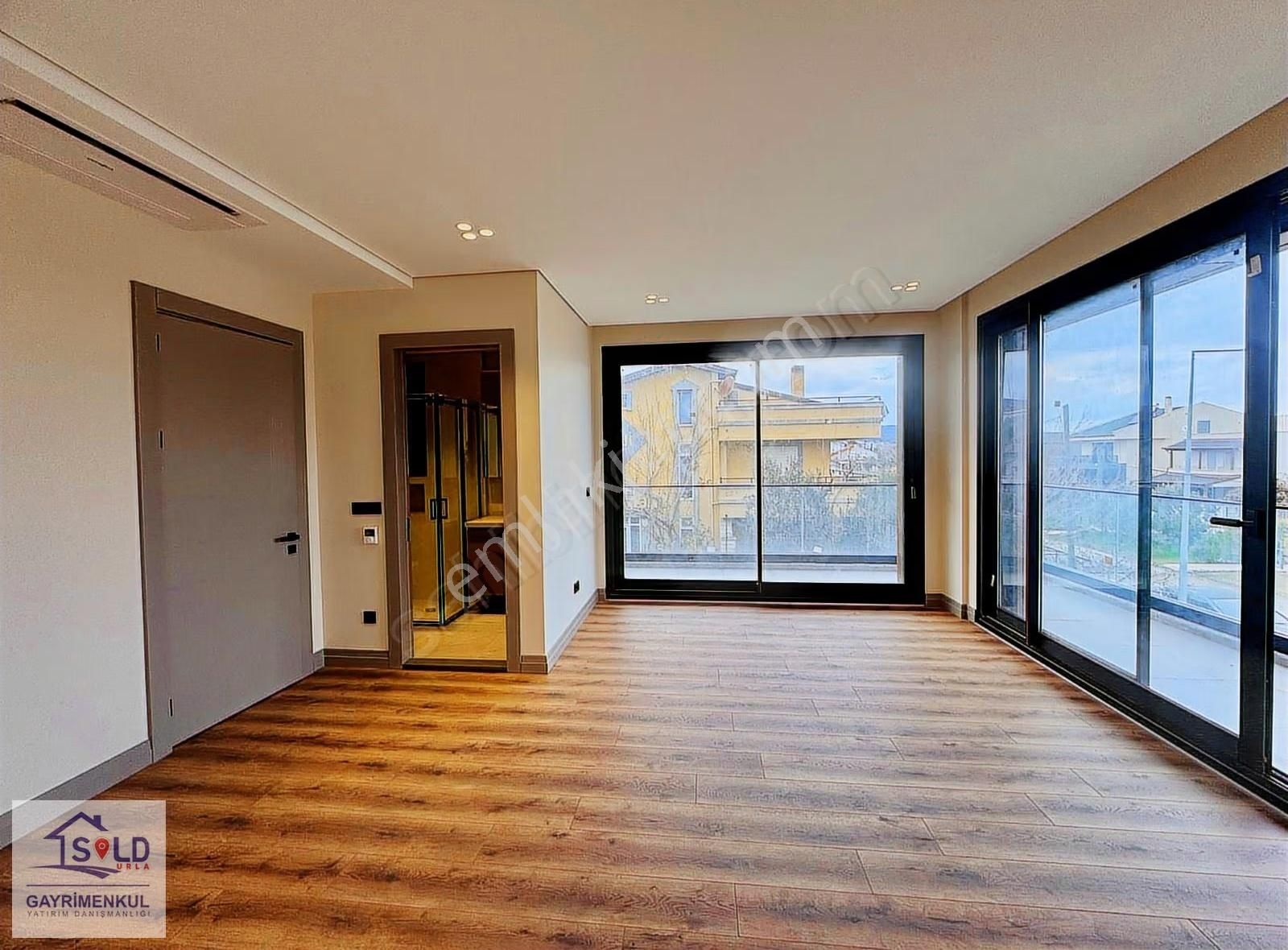 Urla Atatürk Mahallesinde Satılık Tam Müstakil Villa - Görsel 2