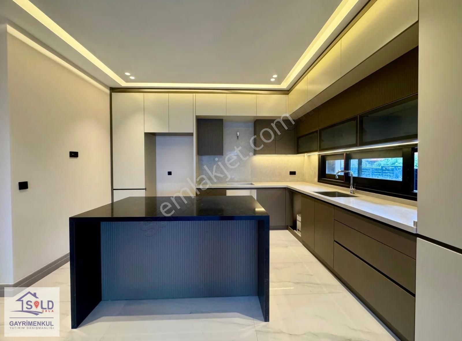 Urla Atatürk Mahallesinde Satılık Tam Müstakil Villa - Görsel 18