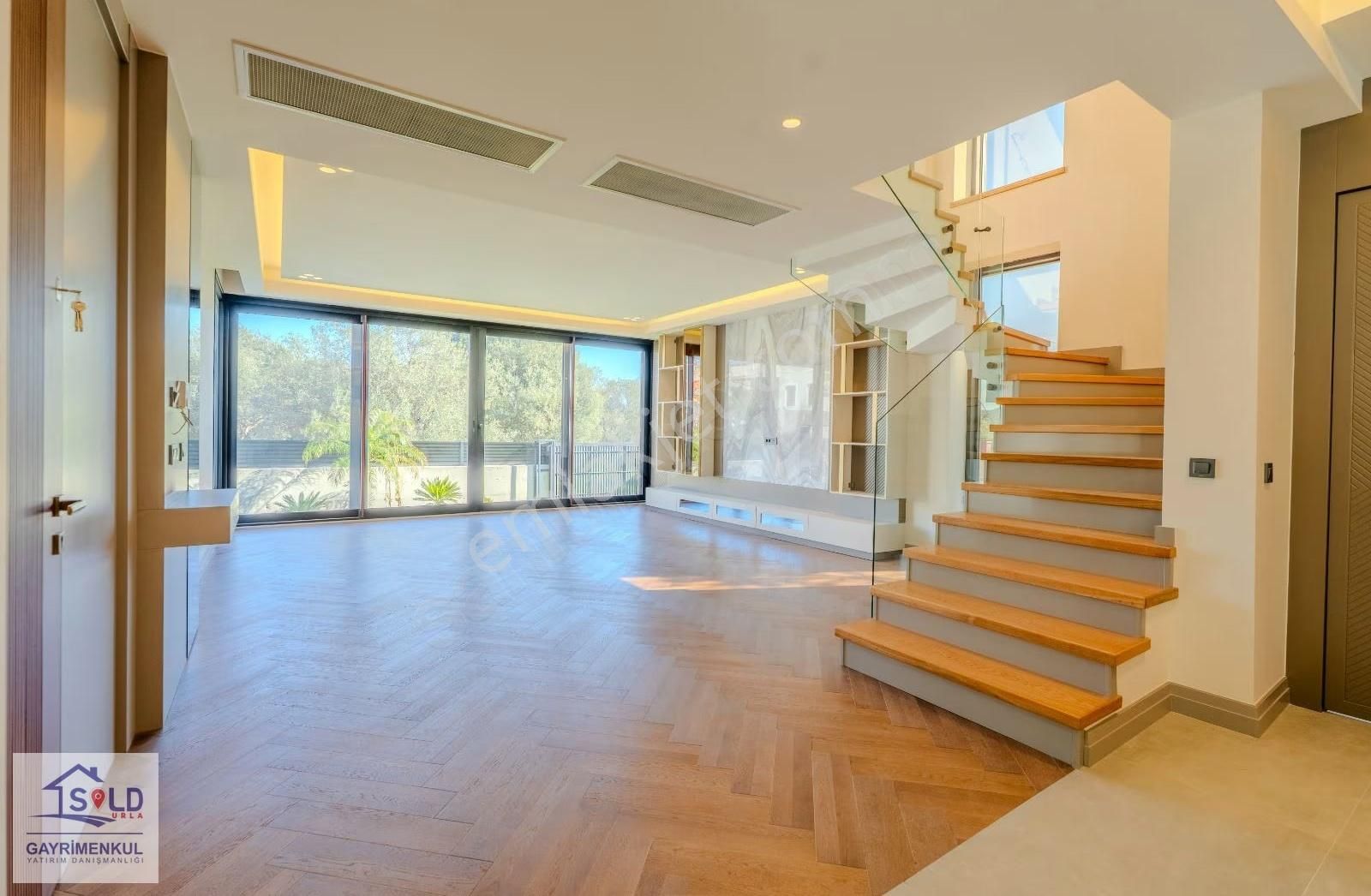 Urla Çeşmealtı'nda Satılık Tam Müstakil Lüks Villa - Görsel 31