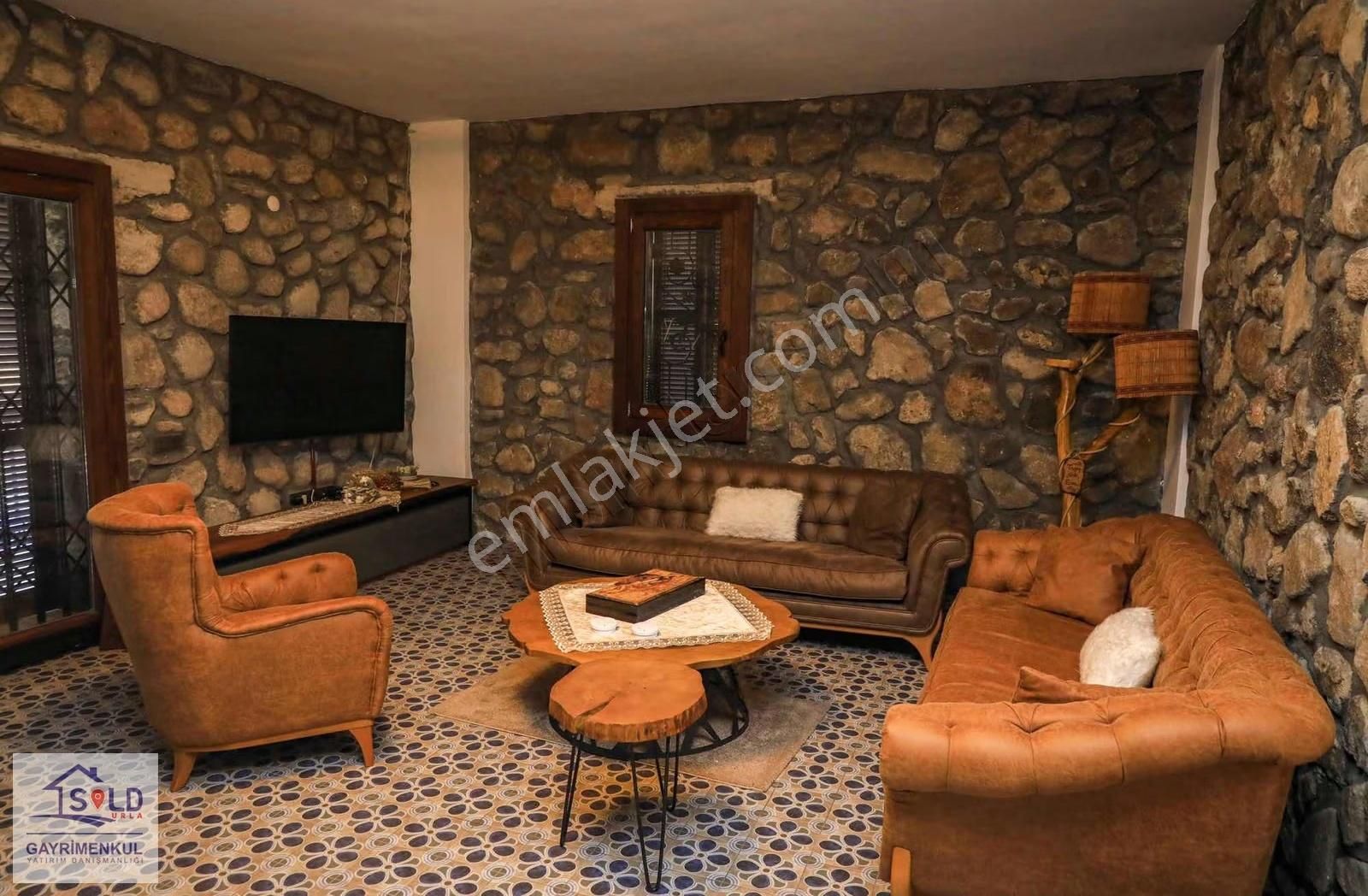 Urla'da Tam Müstakil Satılık Taş Villa - Görsel 5