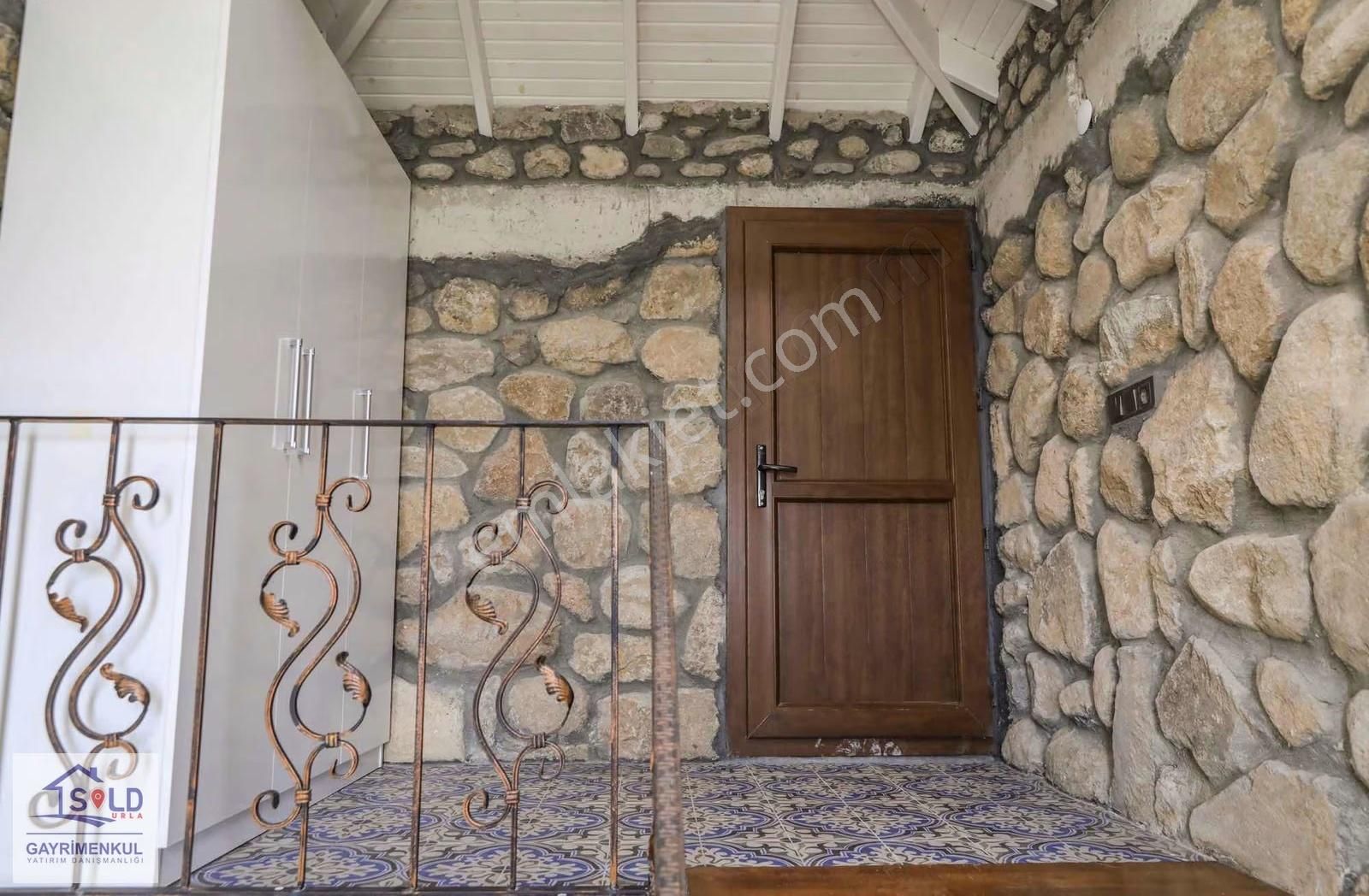 Urla'da Tam Müstakil Satılık Taş Villa - Görsel 14