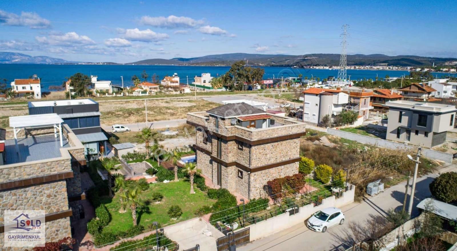 Urla'da Tam Müstakil Satılık Taş Villa - Görsel 4