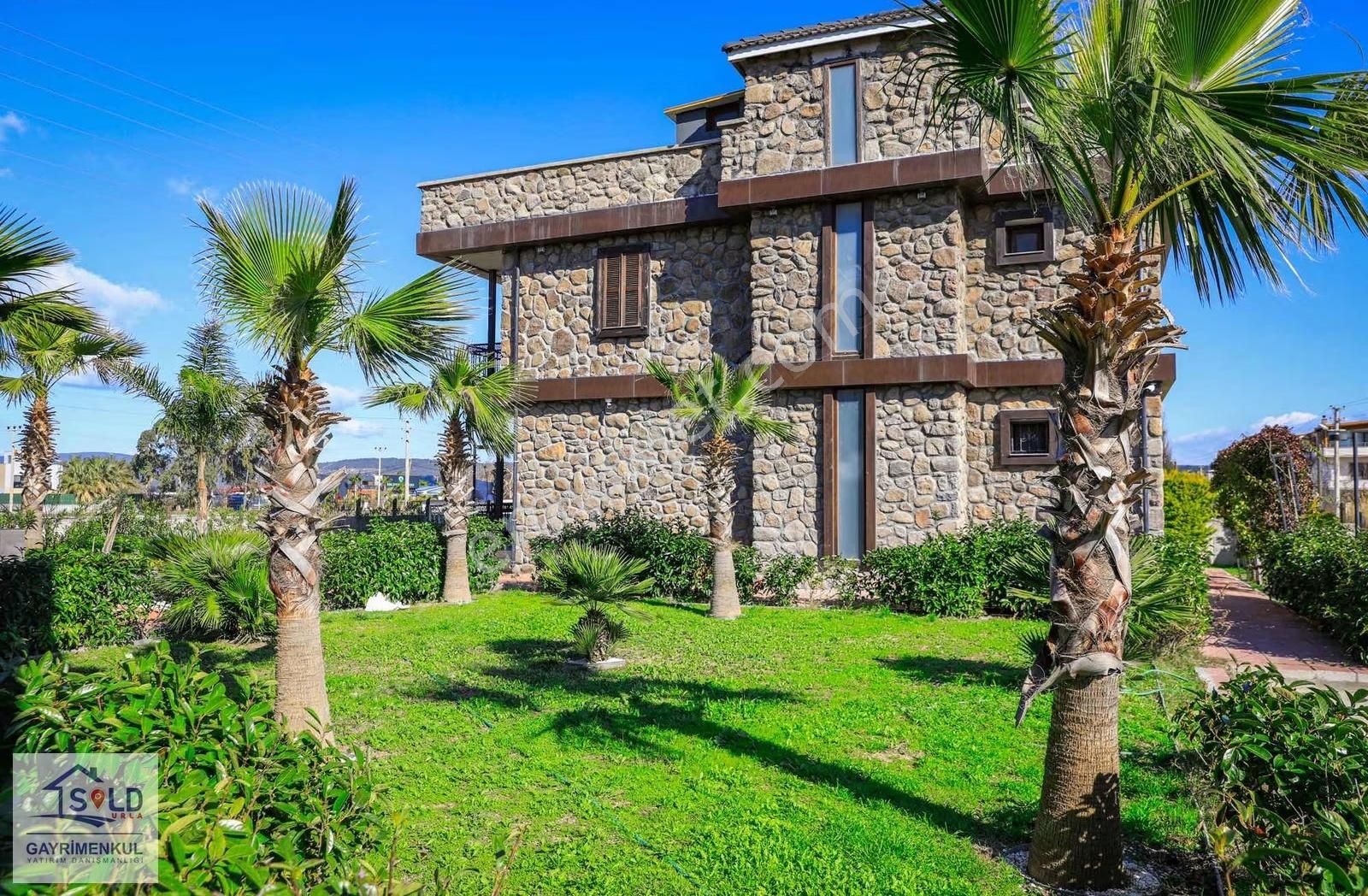 Urla'da Tam Müstakil Satılık Taş Villa - Görsel 6