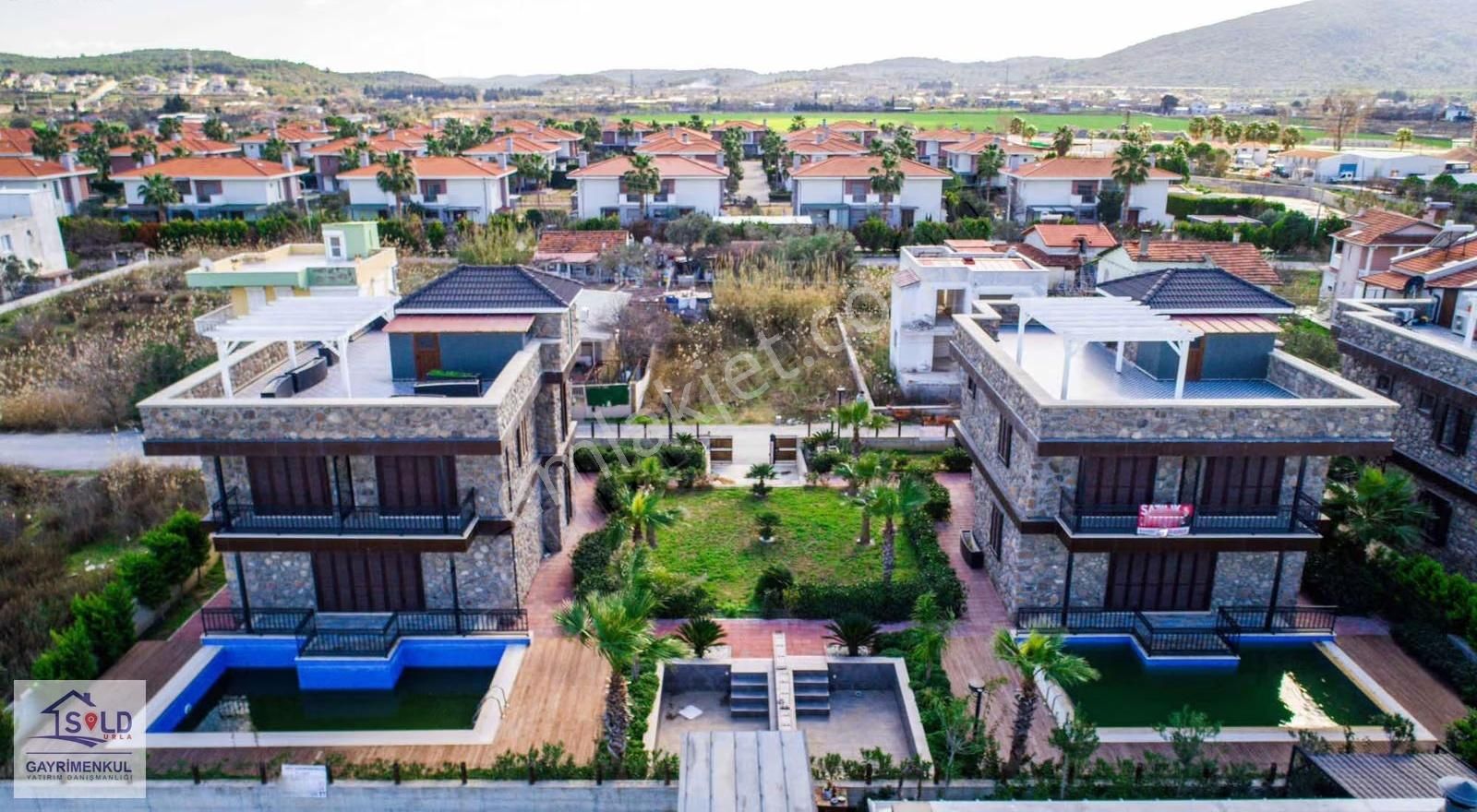 Urla'da Tam Müstakil Satılık Taş Villa - Görsel 18