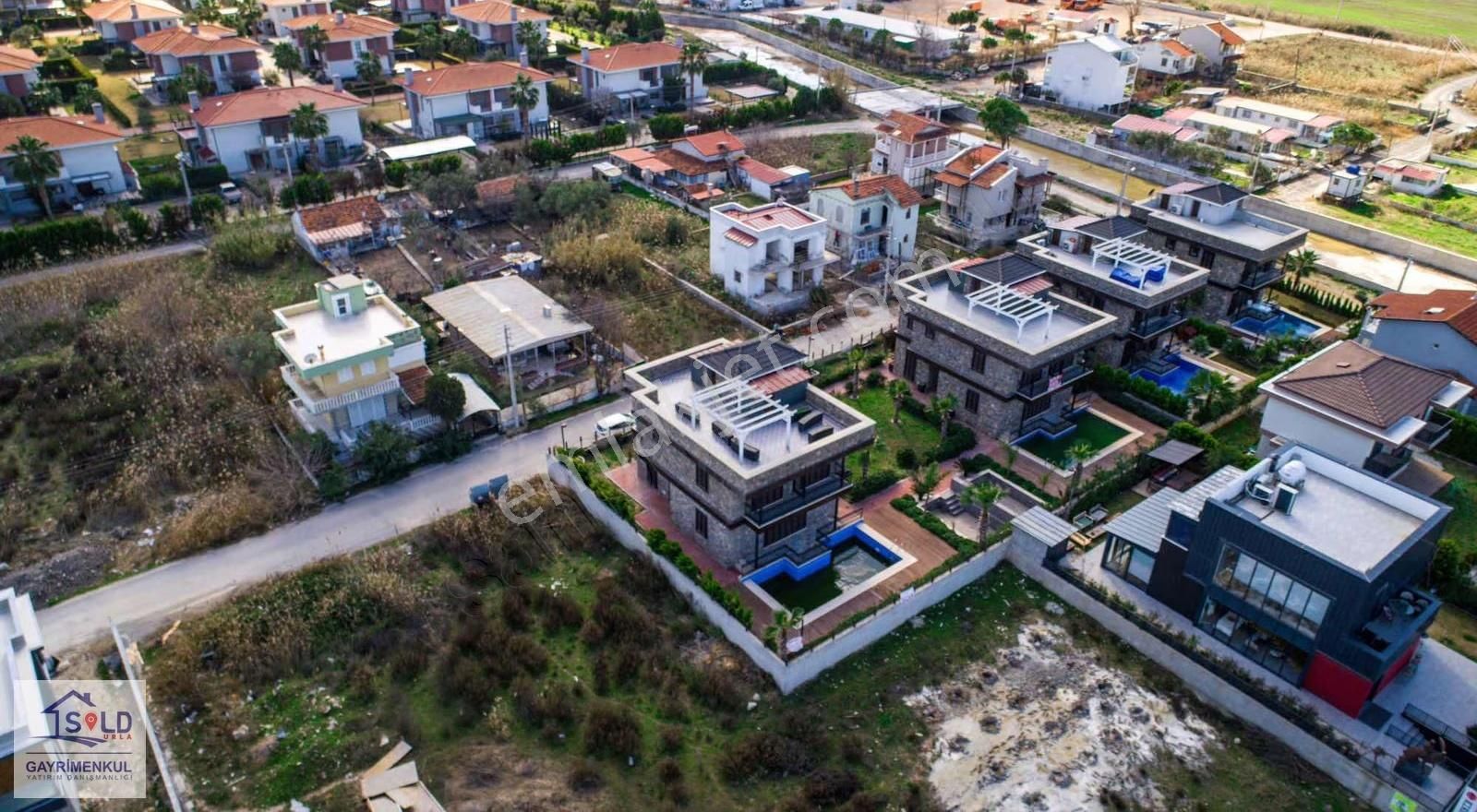 Urla'da Tam Müstakil Satılık Taş Villa - Görsel 17