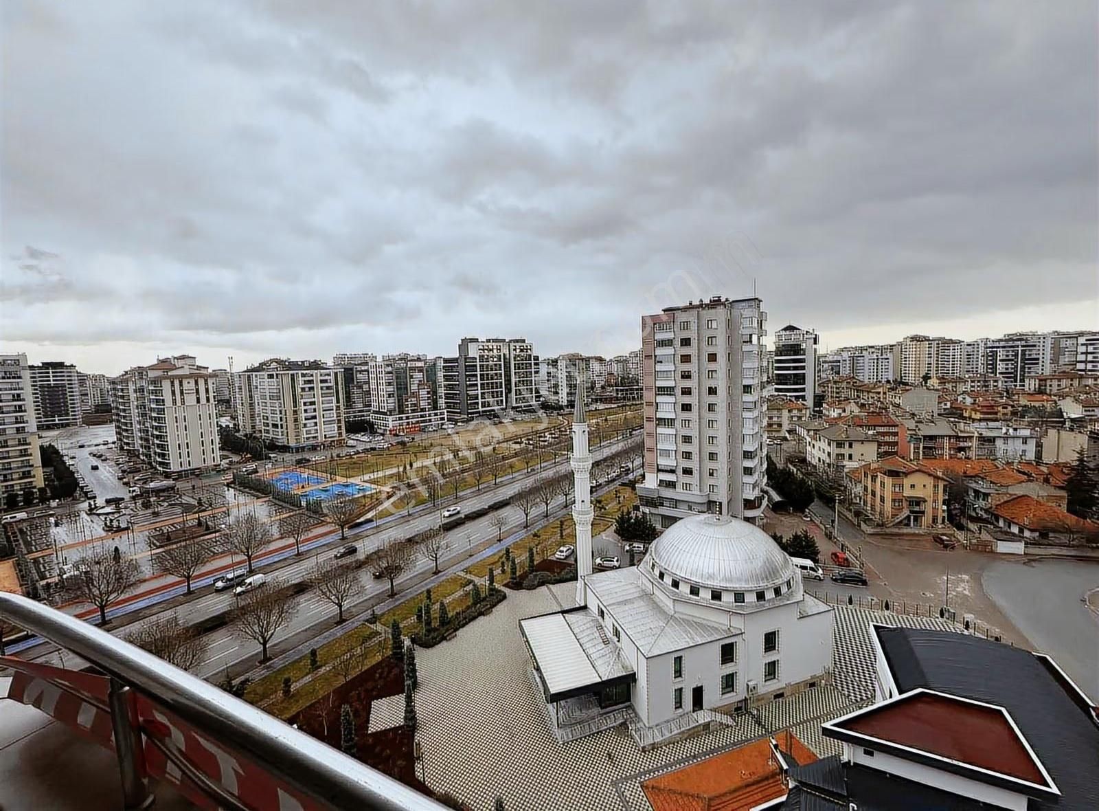 Şefikcan Cadde Üzeri Site İçerisinde Arakat 3+1 Satılık