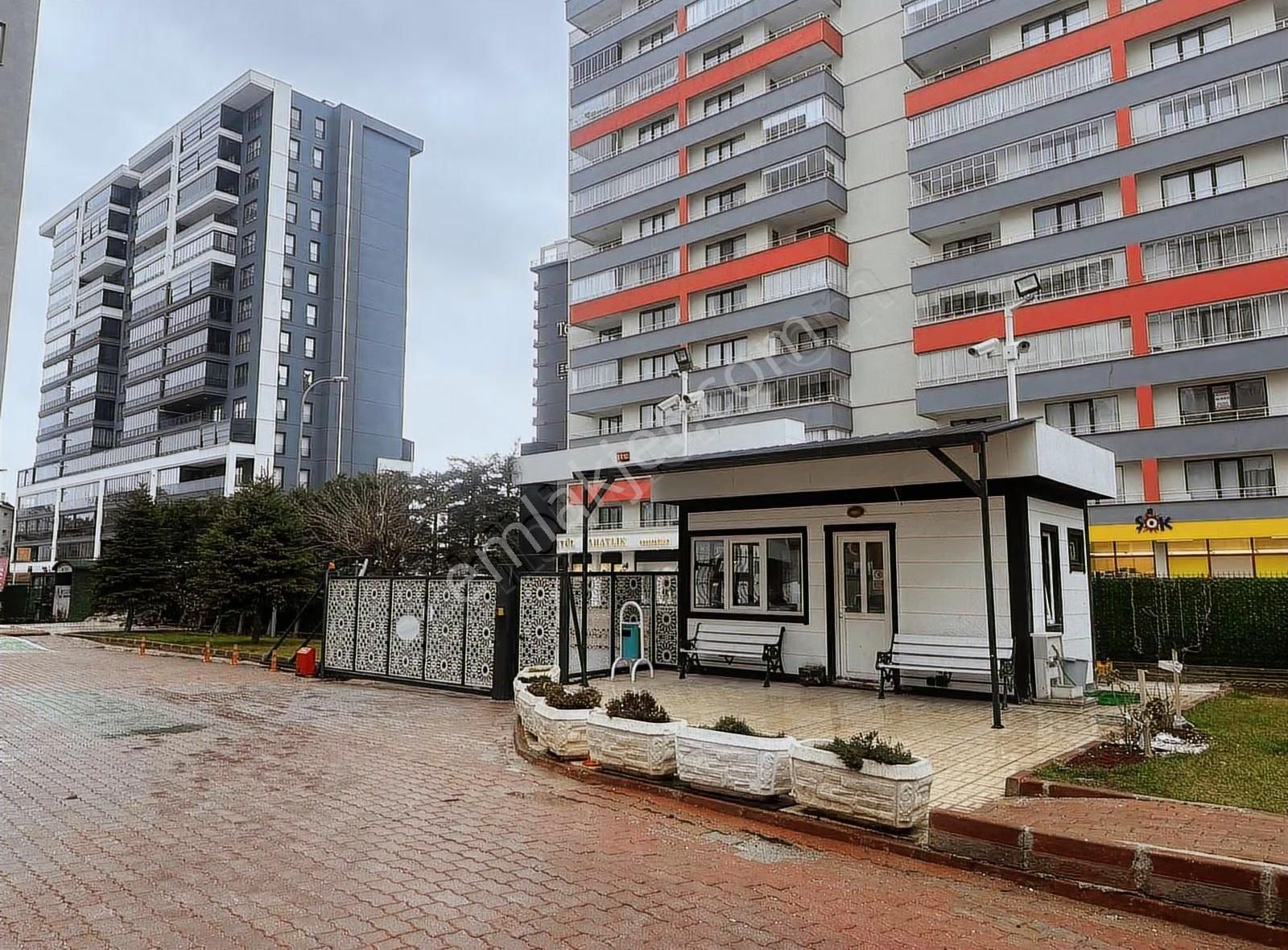 Şefikcan Cadde Üzeri Site İçerisinde Arakat 3+1 Satılık - Görsel 7