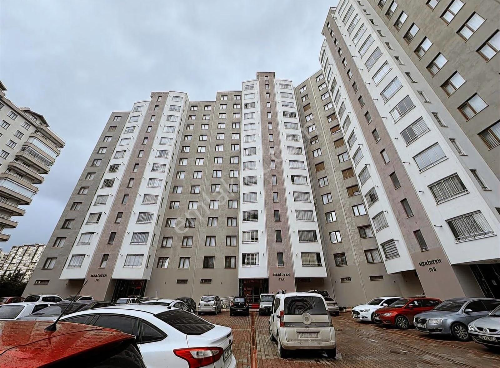 Şefikcan Cadde Üzeri Site İçerisinde Arakat 3+1 Satılık - Görsel 3