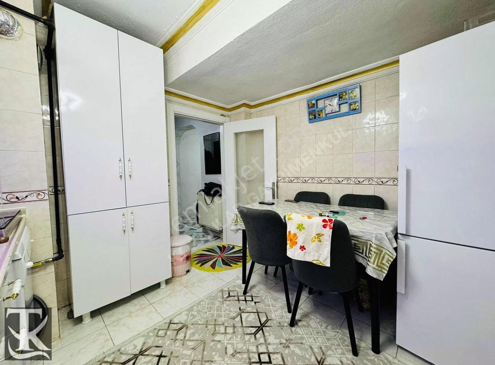 Atapark Cad. Üzeri Çarşı Pazarın Göbeğinde Yapılı 2+1 Daire - Görsel 2