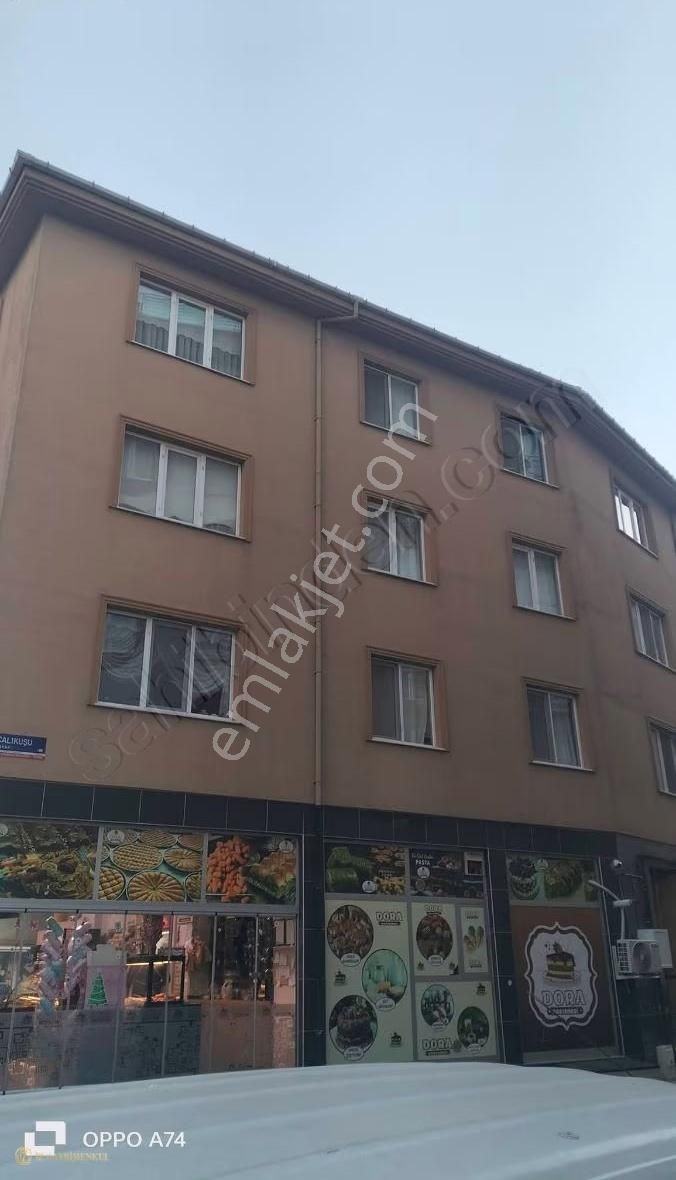 Barbaros Mahallesinde Geniş Kullanım Alanlı Fırsat Daire - Görsel 19