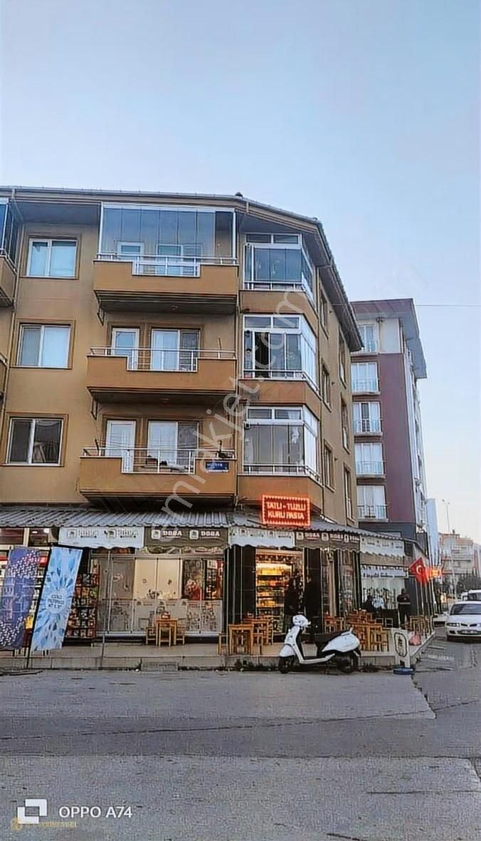 Barbaros Mahallesinde Geniş Kullanım Alanlı Fırsat Daire - Görsel 23