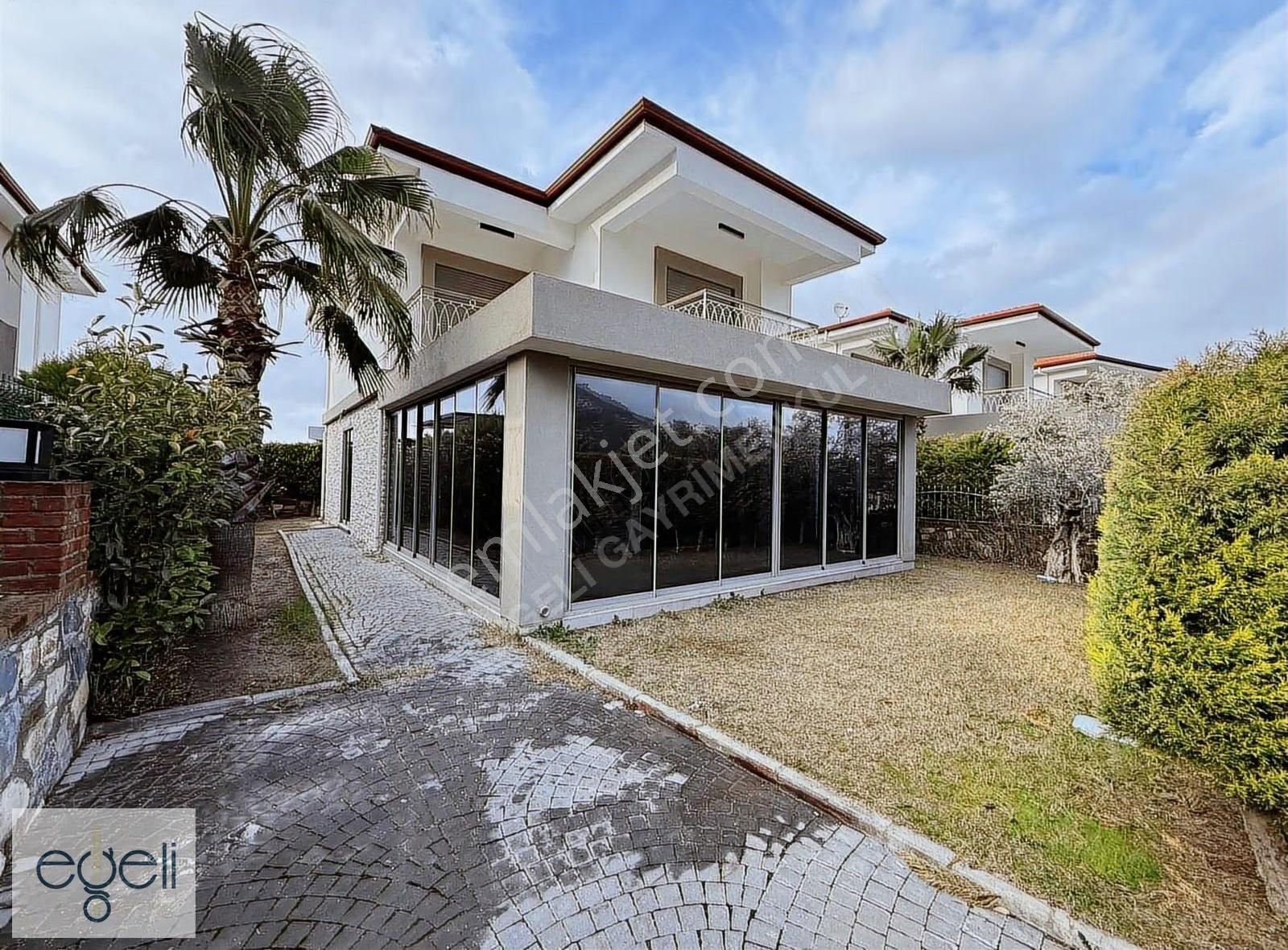 Güzelçamlı Merkez De Kusursuz 4+2 Villa