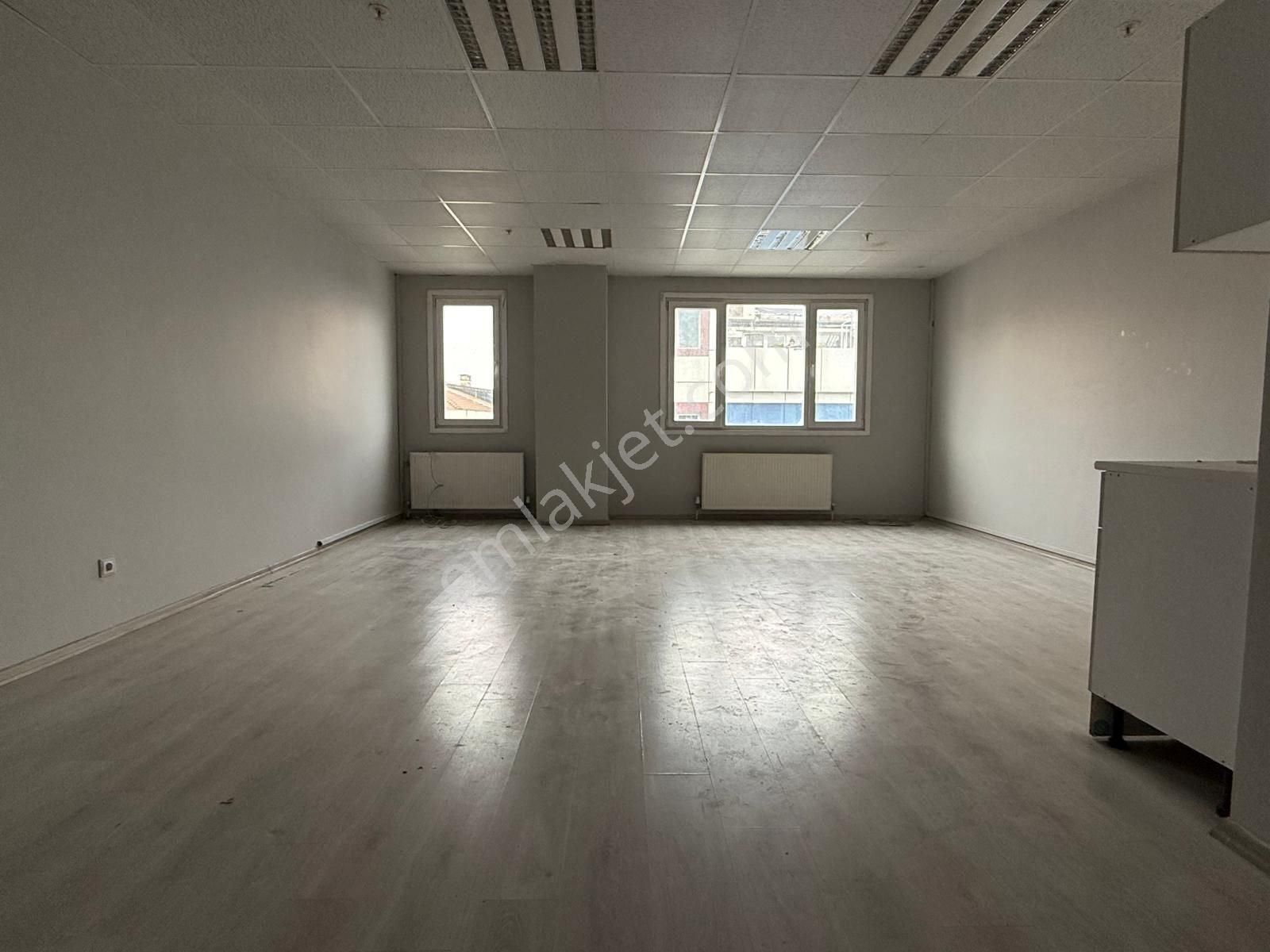 Güneşli Meydanı'nda Kiralık 55m² Prestijli Ofis - Görsel 13