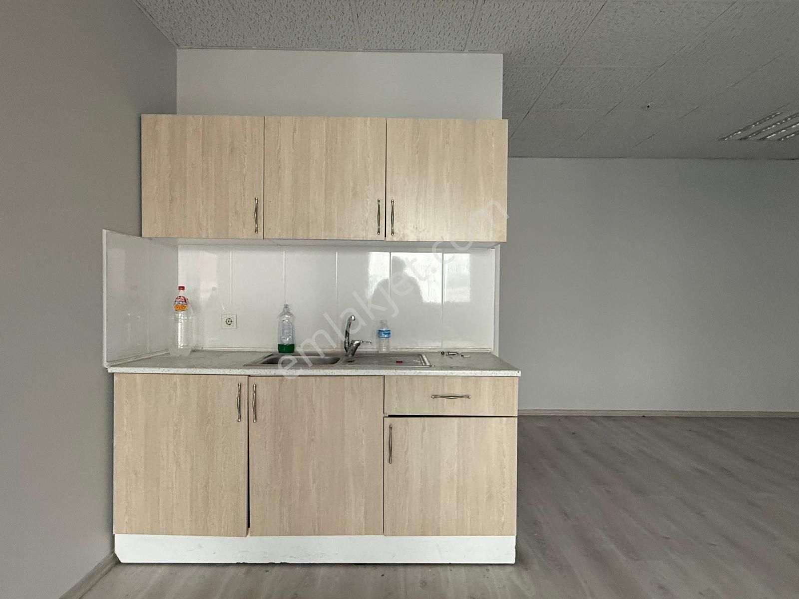 Güneşli Meydanı'nda Kiralık 55m² Prestijli Ofis - Görsel 4