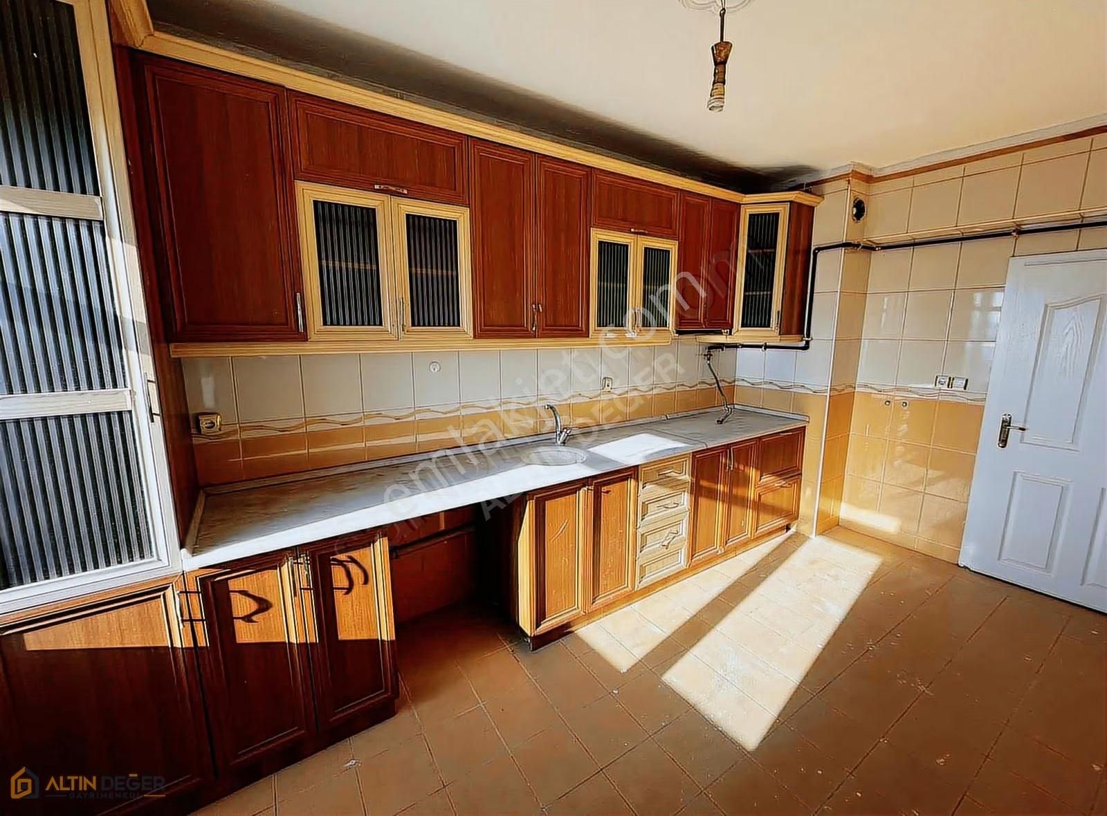 Şehitlik'te Harika Konumda Teraslı 5+1 Dubleks Kiralık Daire