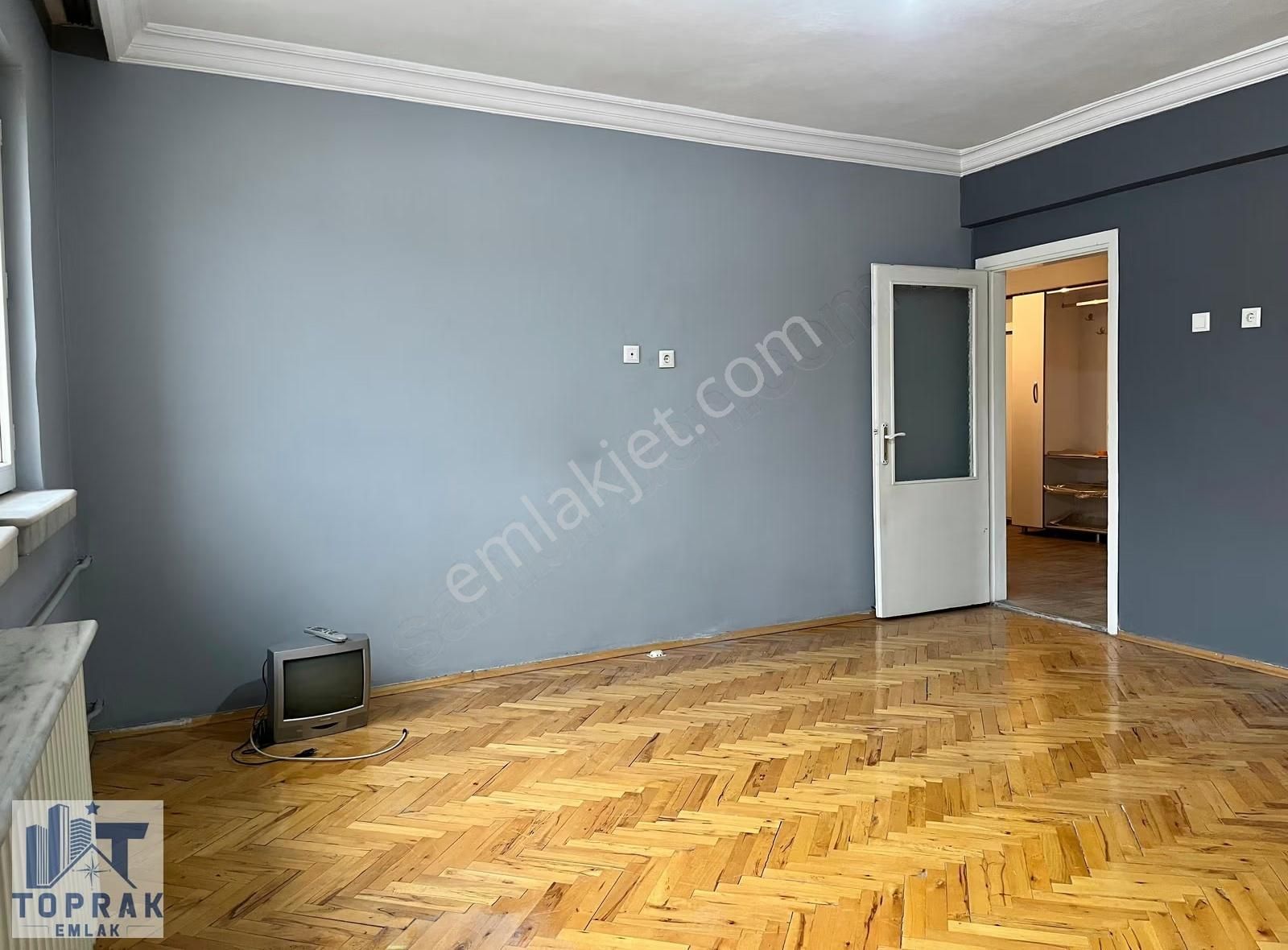 Toprak Emlak'tan Uluönder Mh Merkezi Konumda Bakımlı Kiralık 3+1 - Görsel 2