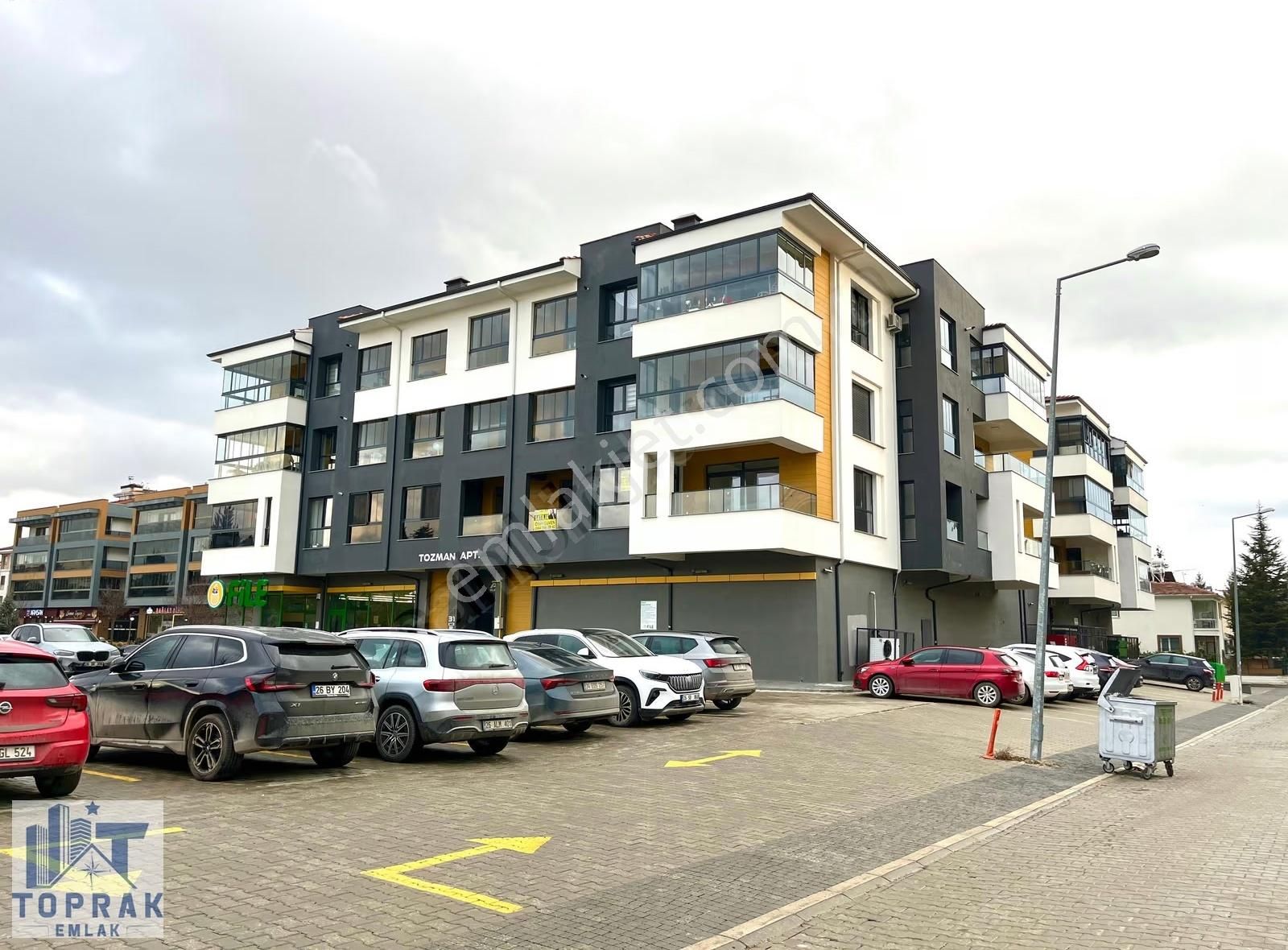 Toprak Emlak'tan File Market Üzeri İskanlı / 168m2 / Satılık 3+1