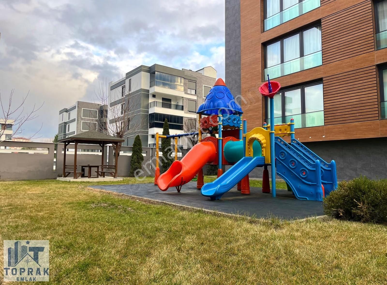 Toprak Emlak'tan Park Batı Sitesi Ara Kat / 200m2 / Satılık 4+1 - Görsel 32