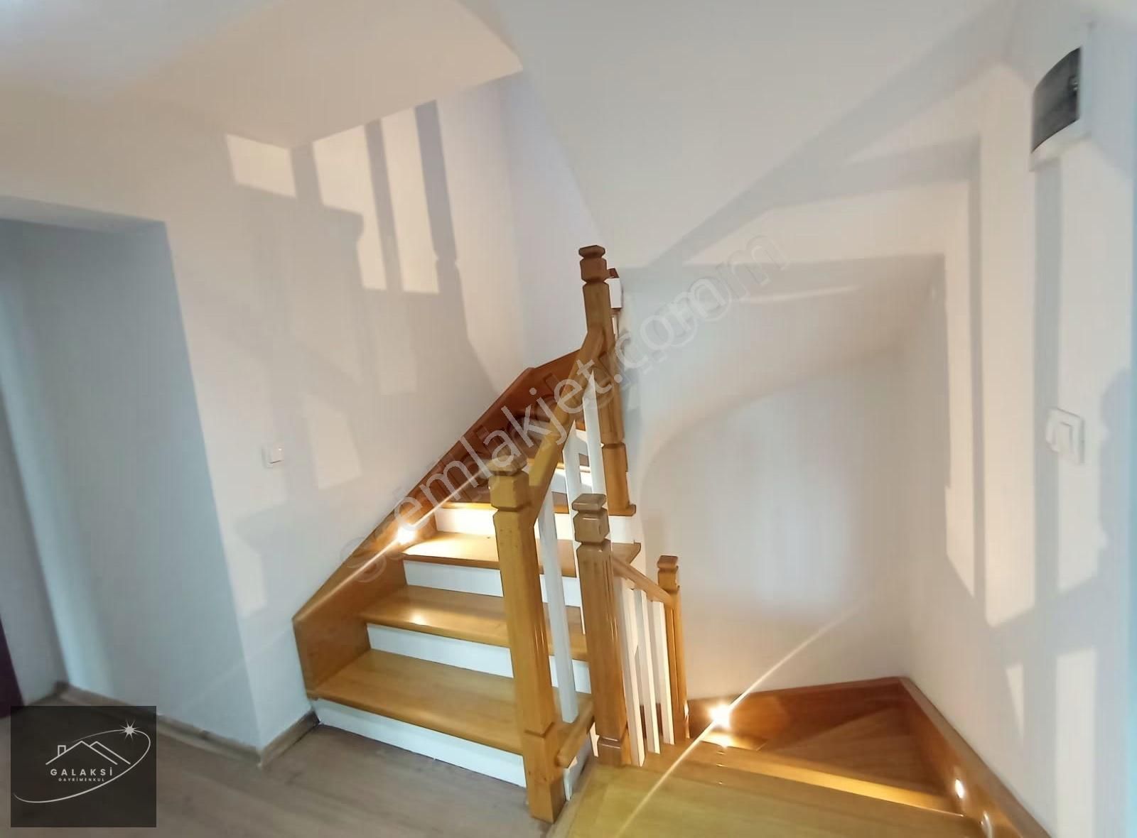 Takasa Açik Serdivan300 M2 Net Kullanım Alanlı 6+1 Satılık Villa - Görsel 9