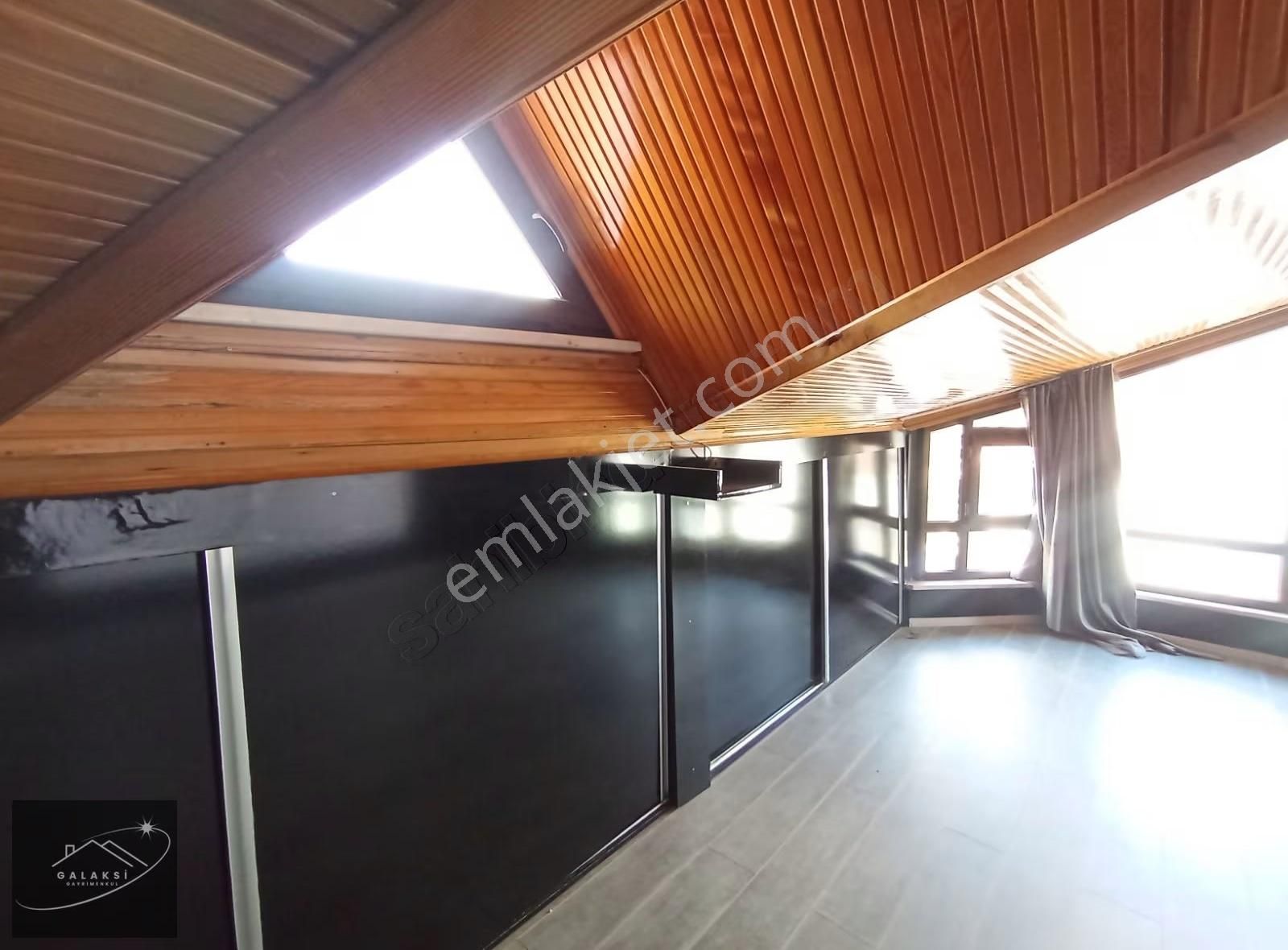 Takasa Açik Serdivan300 M2 Net Kullanım Alanlı 6+1 Satılık Villa - Görsel 2