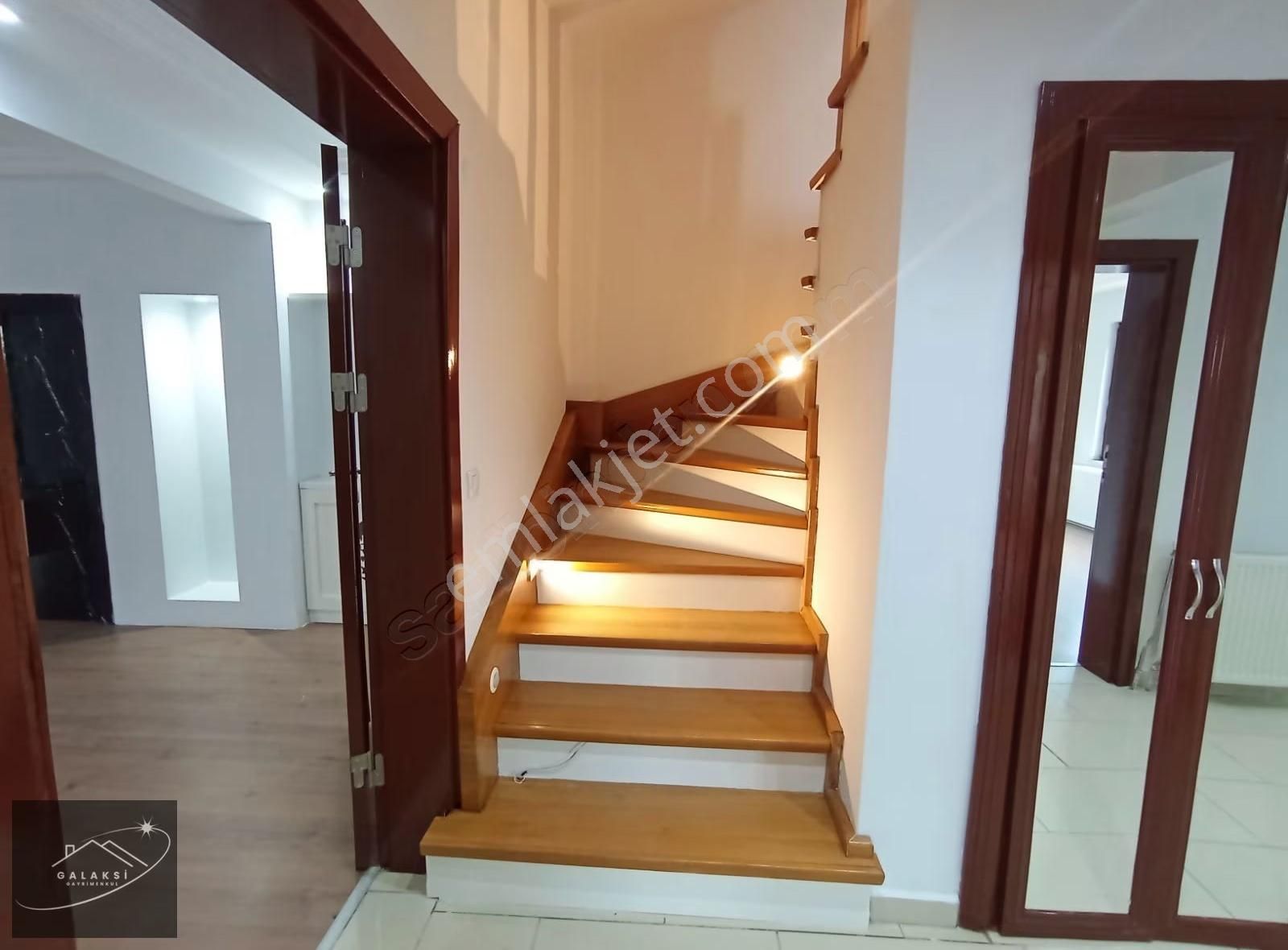 Takasa Açik Serdivan300 M2 Net Kullanım Alanlı 6+1 Satılık Villa - Görsel 10