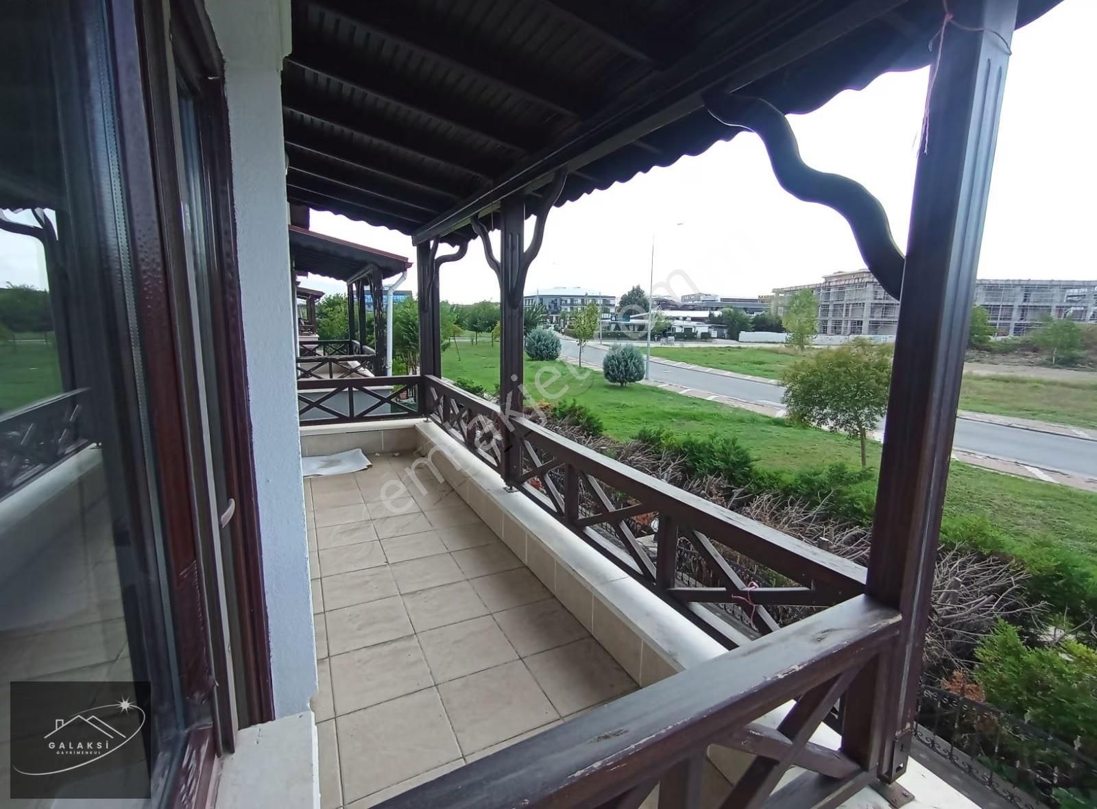 Takasa Açik Serdivan300 M2 Net Kullanım Alanlı 6+1 Satılık Villa - Görsel 28