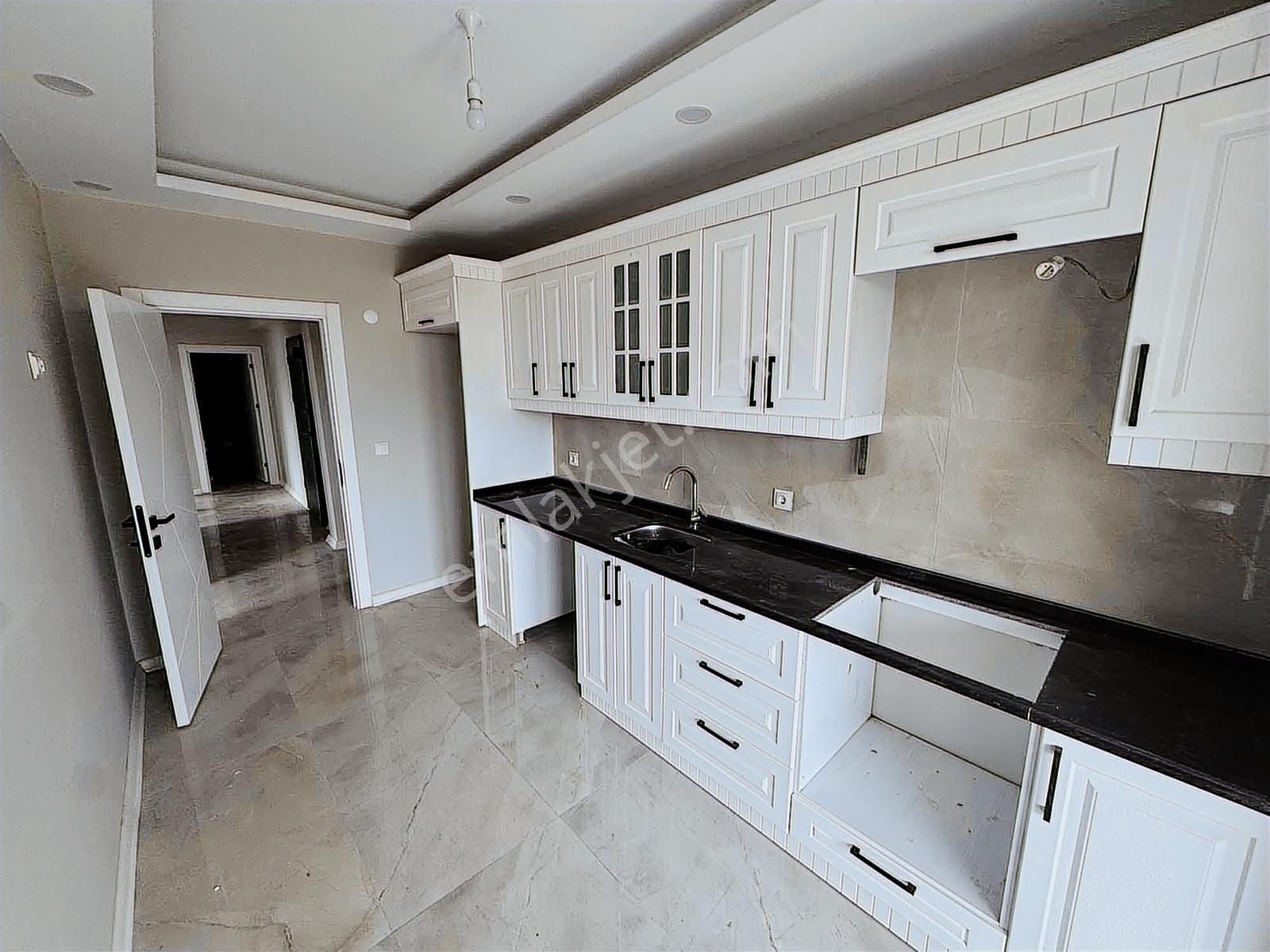 Önerlerde Lüks Geniş Balkonlu 2+1 Daire