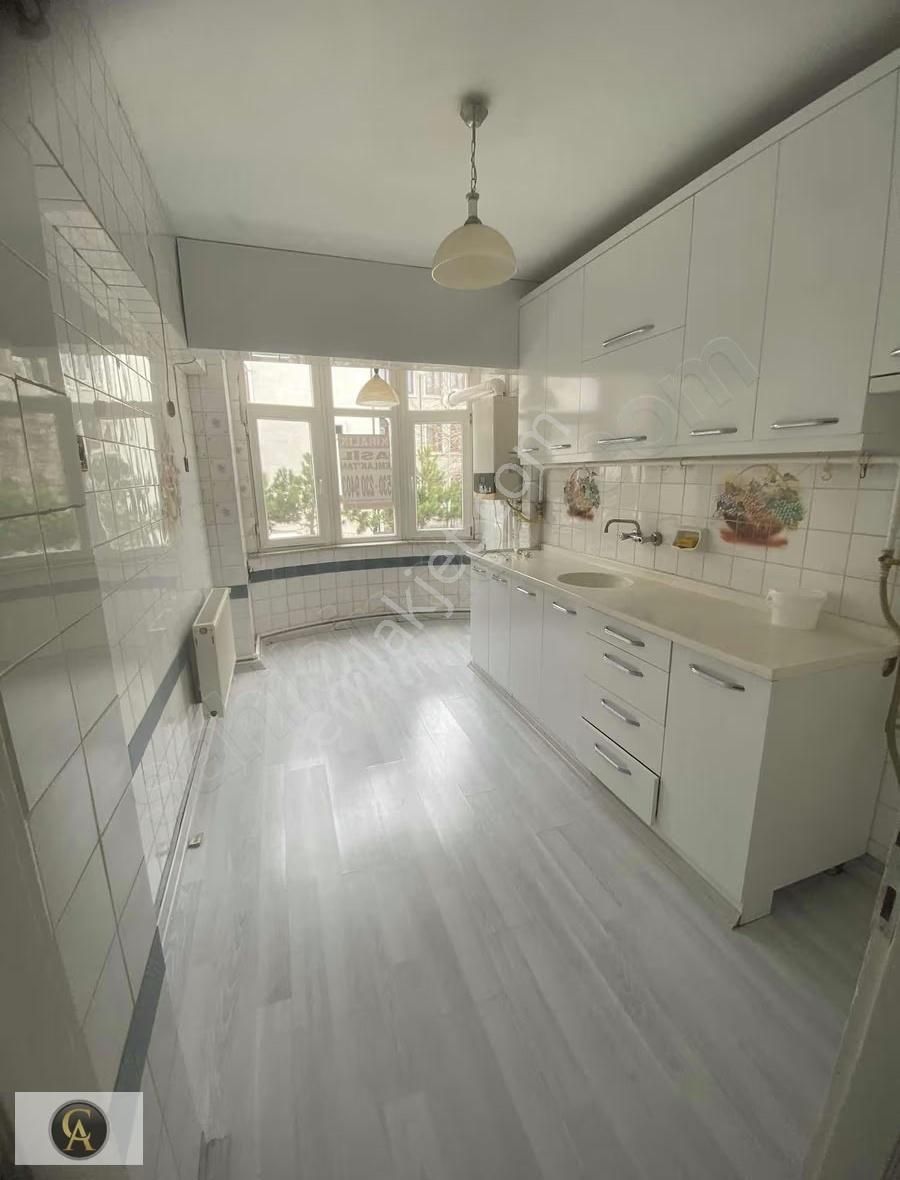 Satılık 2+1 Daire - 2.kat Cadde Üstü Merkeze Yürüme Mesafese - Görsel 3