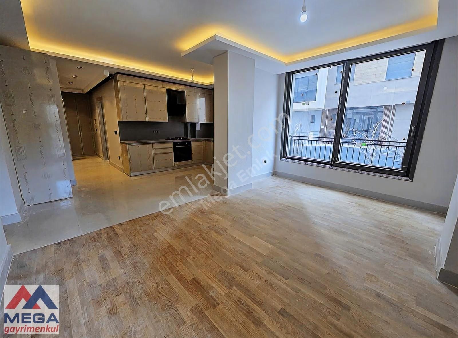 Kalamış Marina Yakını 110m2 2+1 Balkonlu Satılık Daire