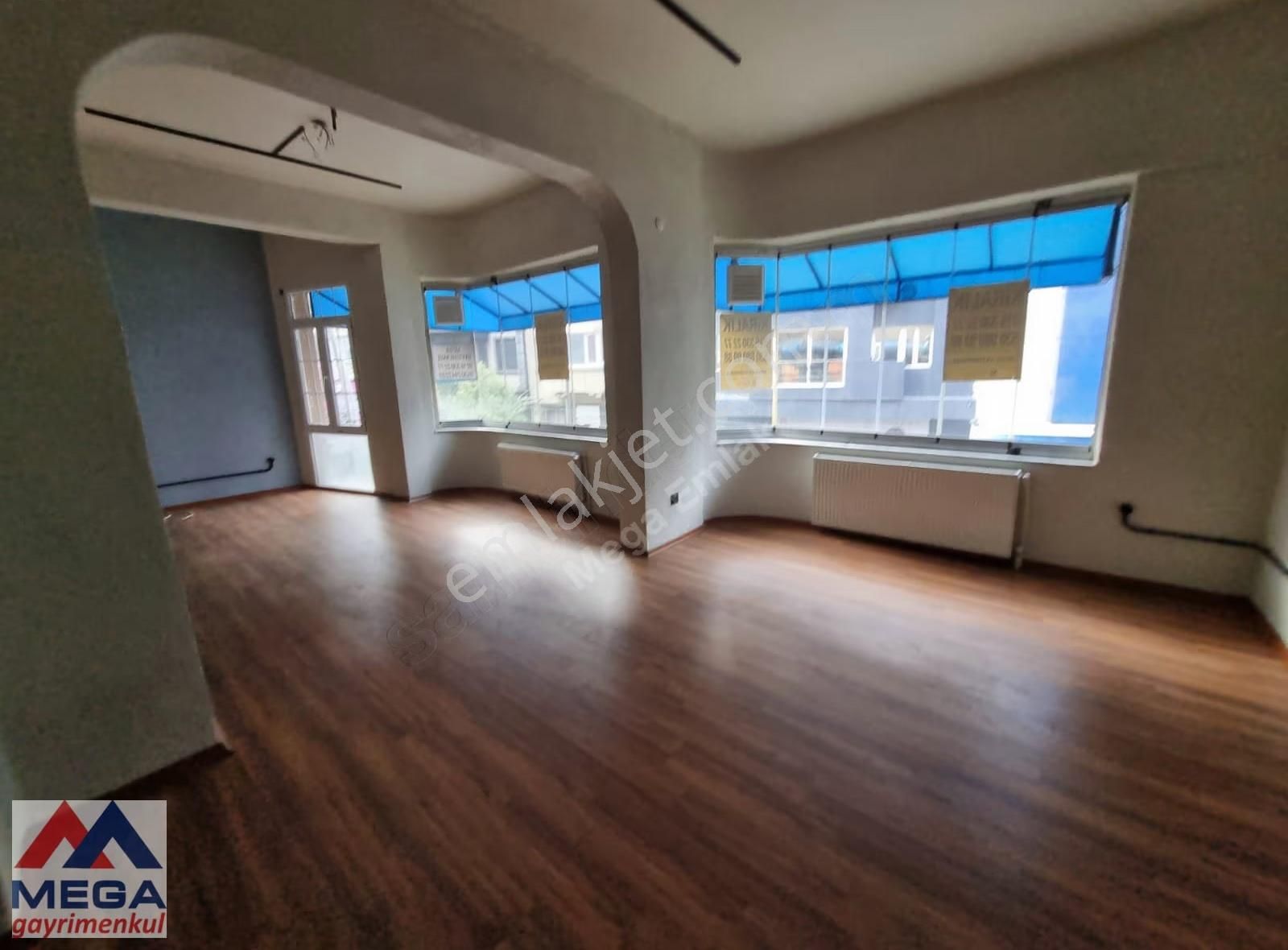 Bahariye Caddesinde 1. Katta Satılık Teraslı Ofis