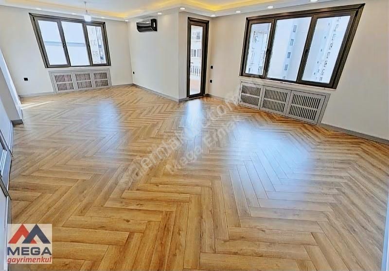 Mega'dan Caddebostanda 180 M2 4+1 Üç Banyolu Katta Tek Yeni Bina