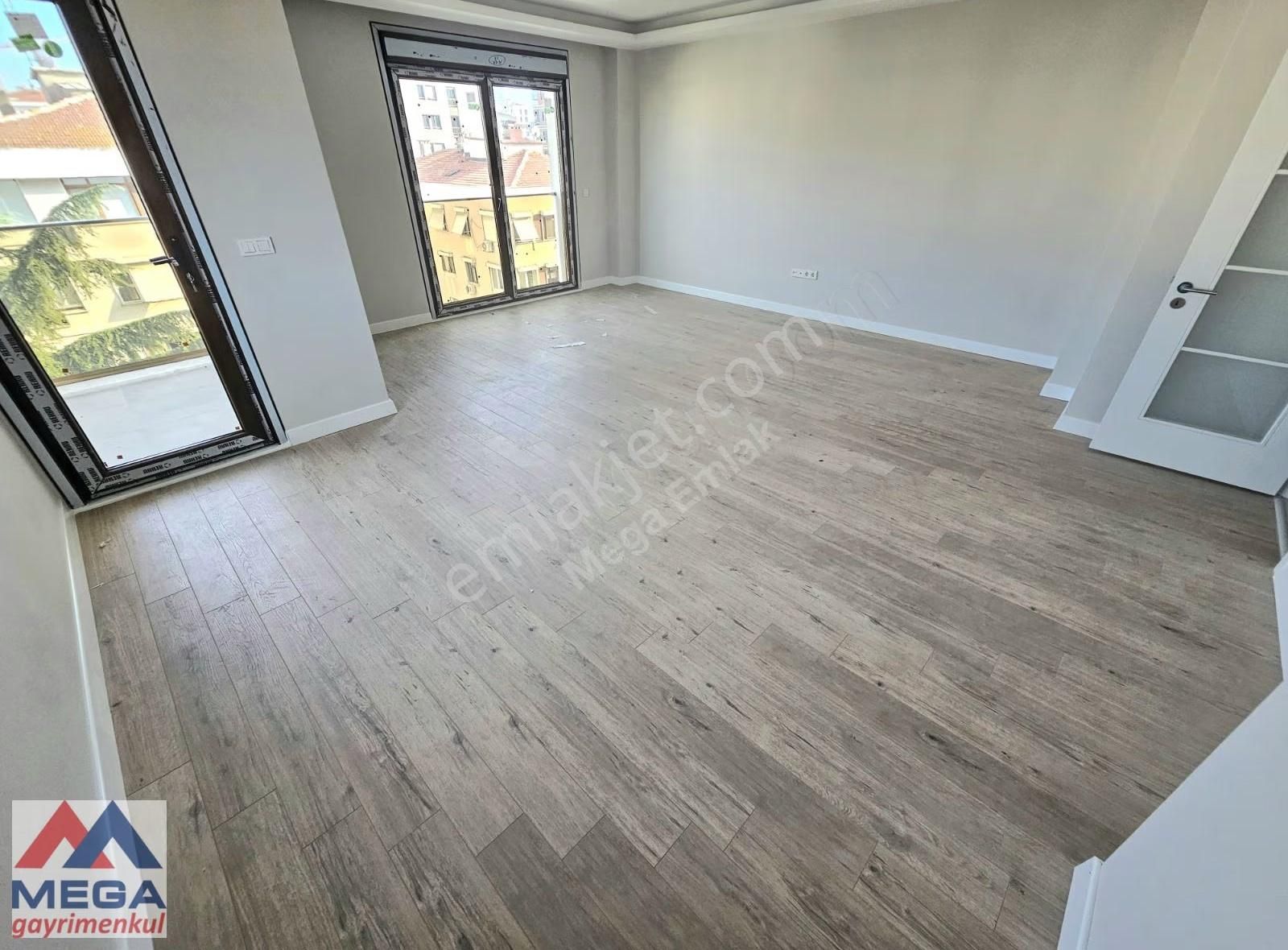 Mega'dan Feneryolunda 150 M2 3+1 Balkonlu Hamamlı Ferah Sıfır - Görsel 19