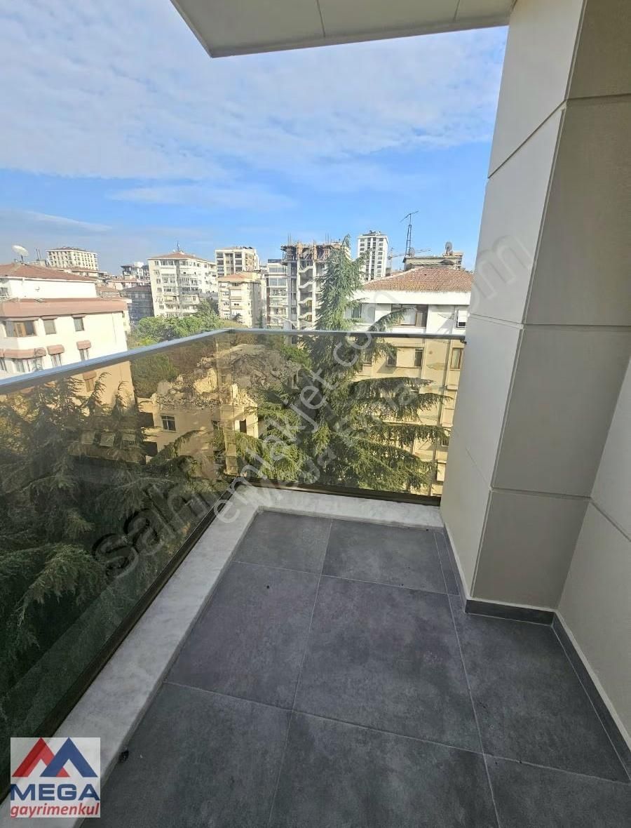 Mega'dan Feneryolunda 150 M2 3+1 Balkonlu Hamamlı Ferah Sıfır - Görsel 12
