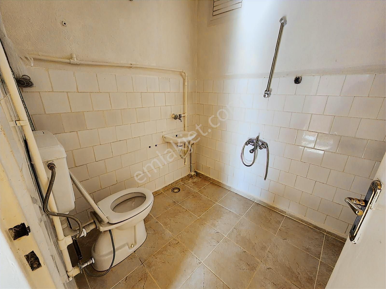 Bosna Herskye Fabrikalar Askeri Üs Servis Güzergahnda 3+1 Daire - Görsel 3