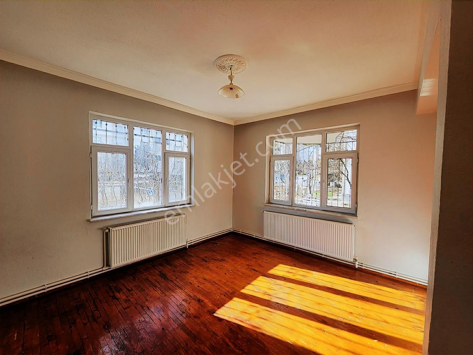 Bosna Herskye Fabrikalar Askeri Üs Servis Güzergahnda 3+1 Daire