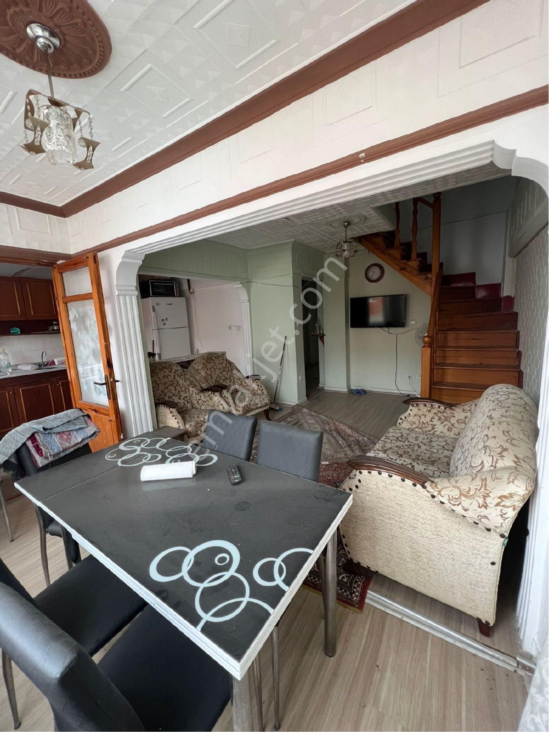 Yalova Çınarcık İskelesi Yakını Meydana Yakın Dubleks 3+1 Kismi Deniz Manzaralı