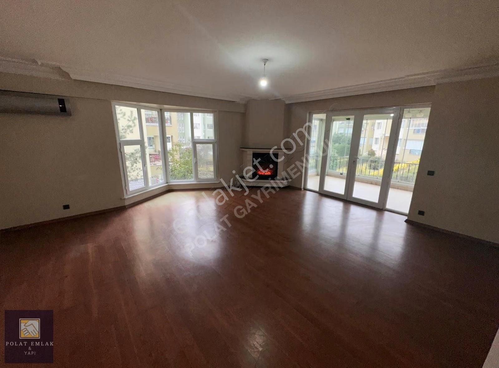 Çekmeköy'de -3+1 Kiralıkdaire, Şömineli, Site İçi -balkonlu