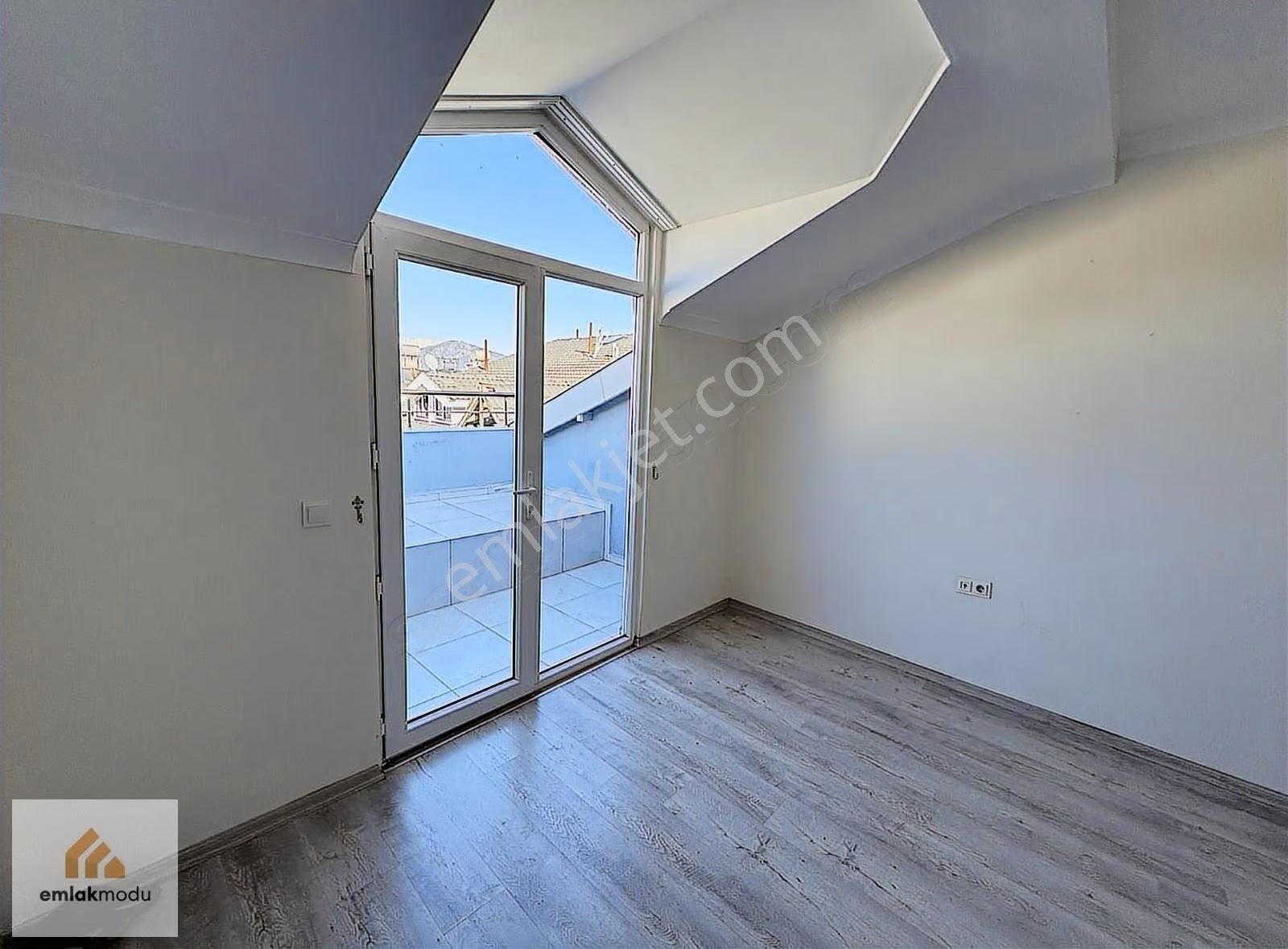 Taşyakada Merkezi Konumda 2+1 Çatı Dubleks Kiralık - Görsel 15