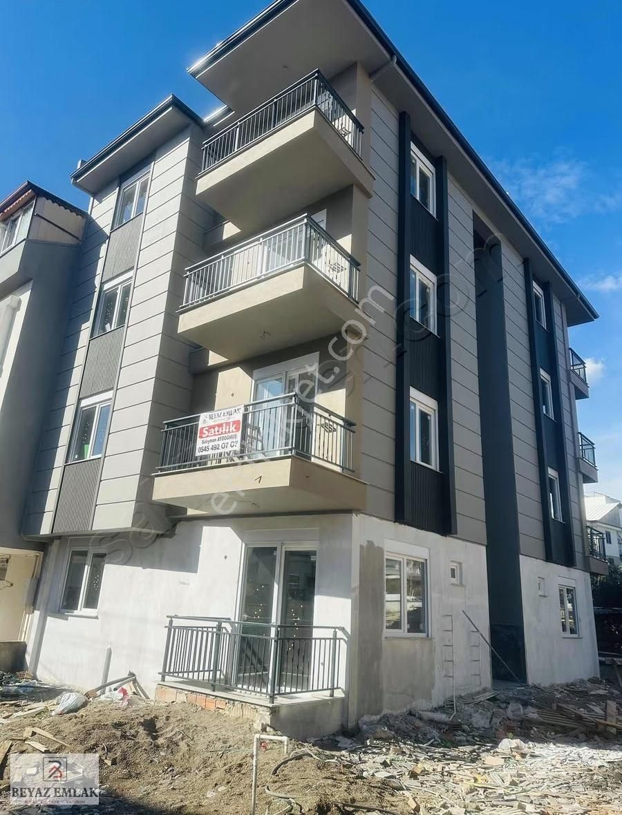 Beyaz Emlak'tan Kanalda Katta Balkonlu Sıfır 1+1