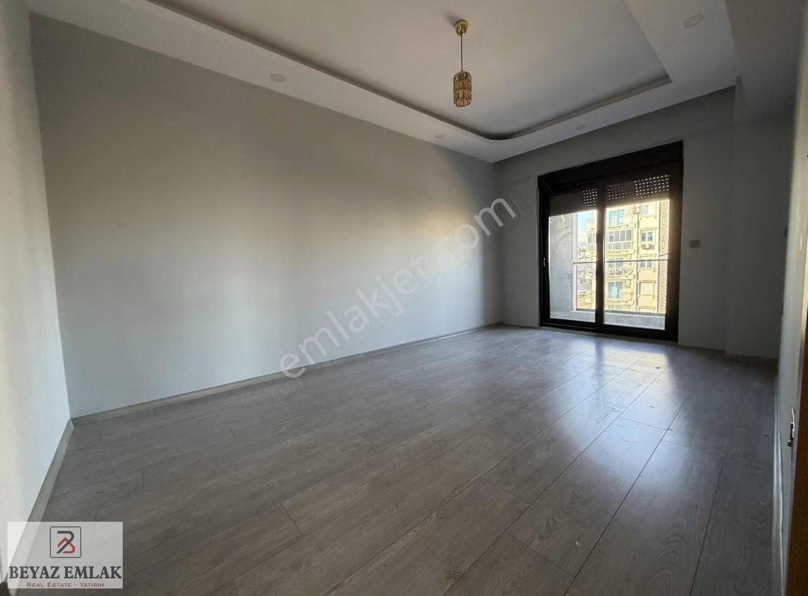 Çankaya Mah. Havuzlu Ebeveyn Banyolu Ara Katta 3+1 Daire